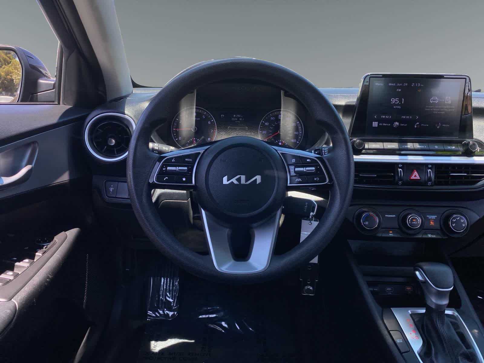 2024 Kia Forte LXS - Photo 12