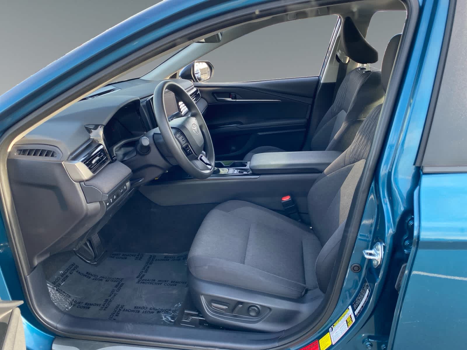 2025 Toyota Camry LE - Photo 9