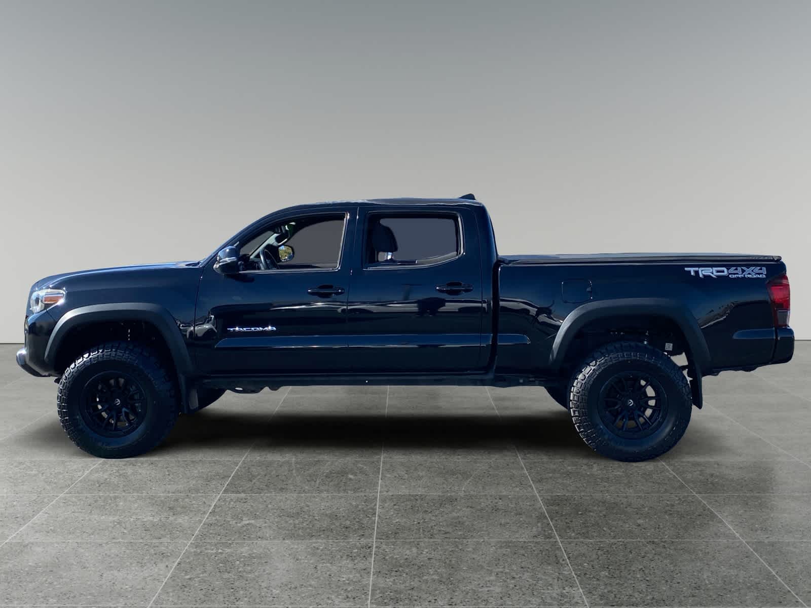 2019 Toyota Tacoma SR5 V6 photo 2