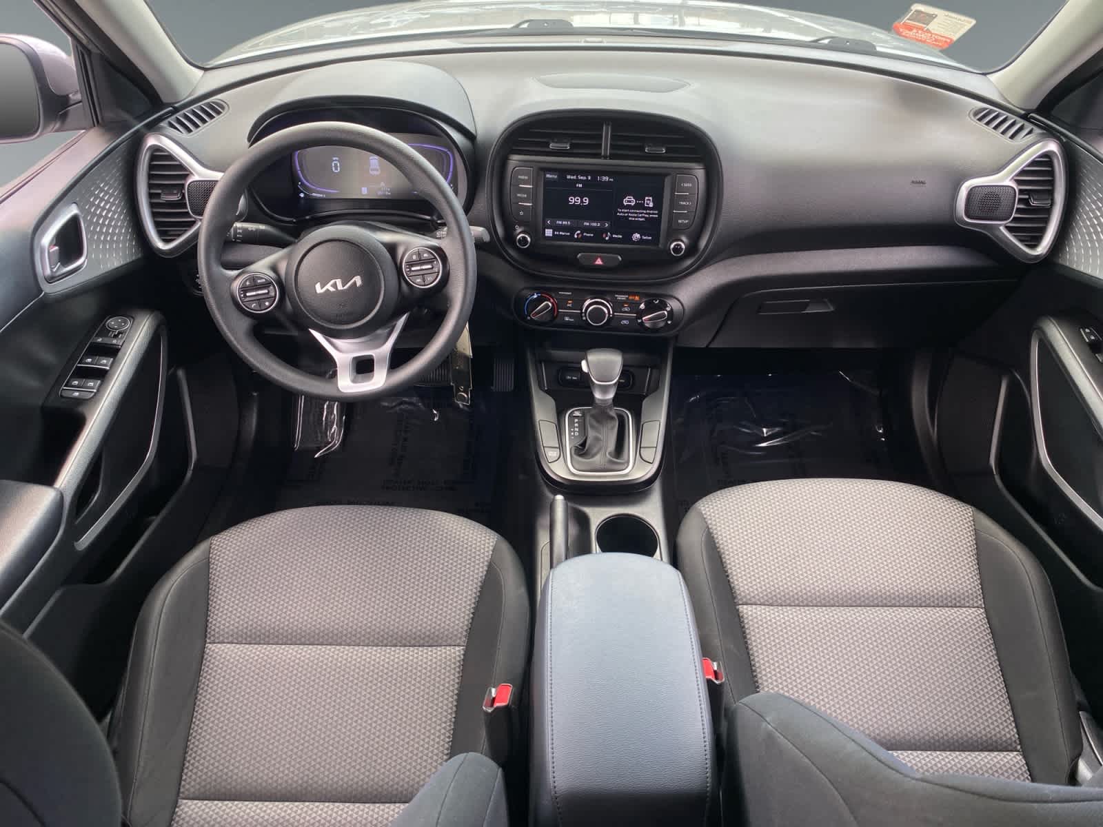 2025 Kia Soul LX - Photo 10