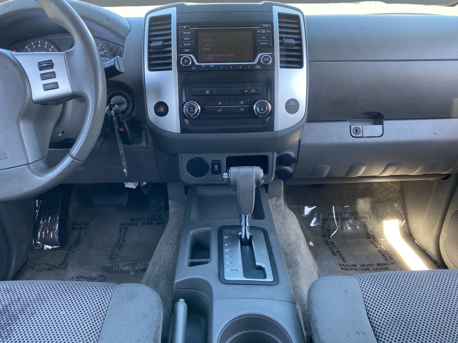 2015 Nissan Frontier SV - Photo 11