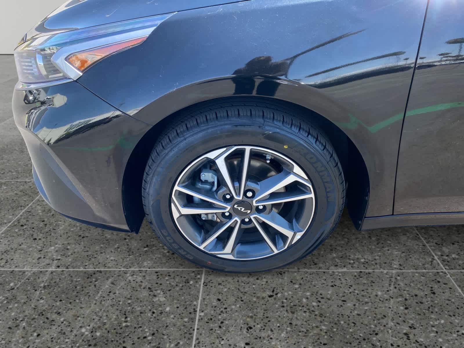 2024 Kia Forte LXS - Photo 14
