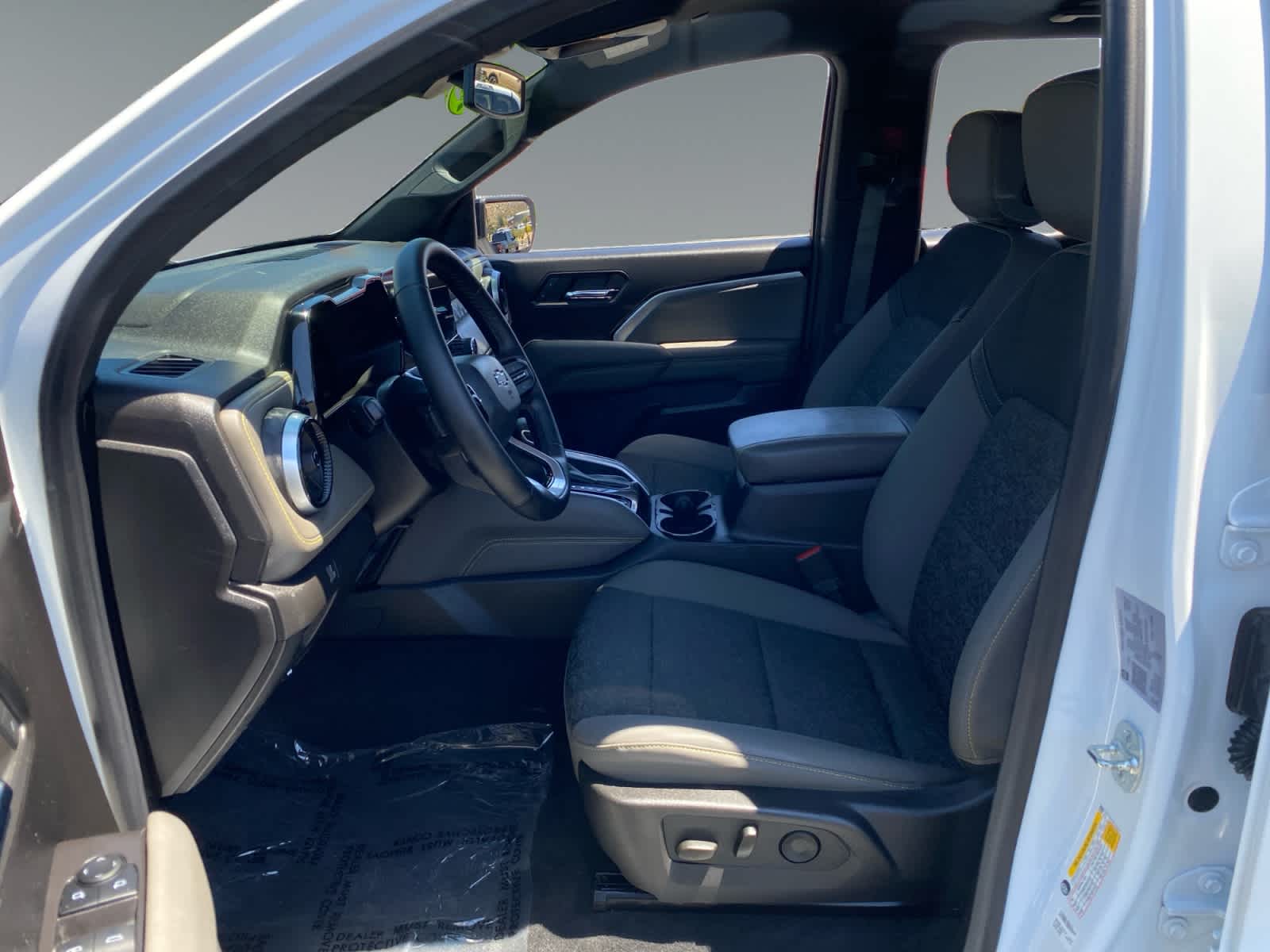 2024 Chevrolet Colorado ZR2 - Photo 9