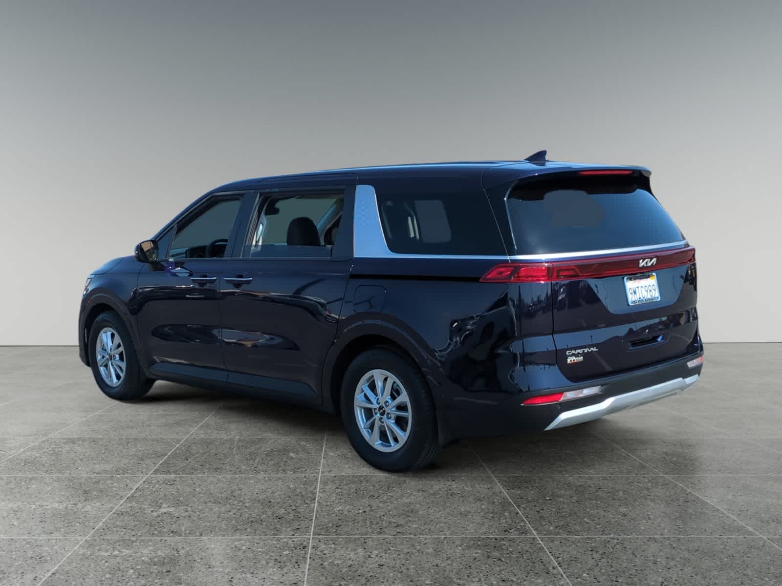 2024 Kia Carnival LX photo 3