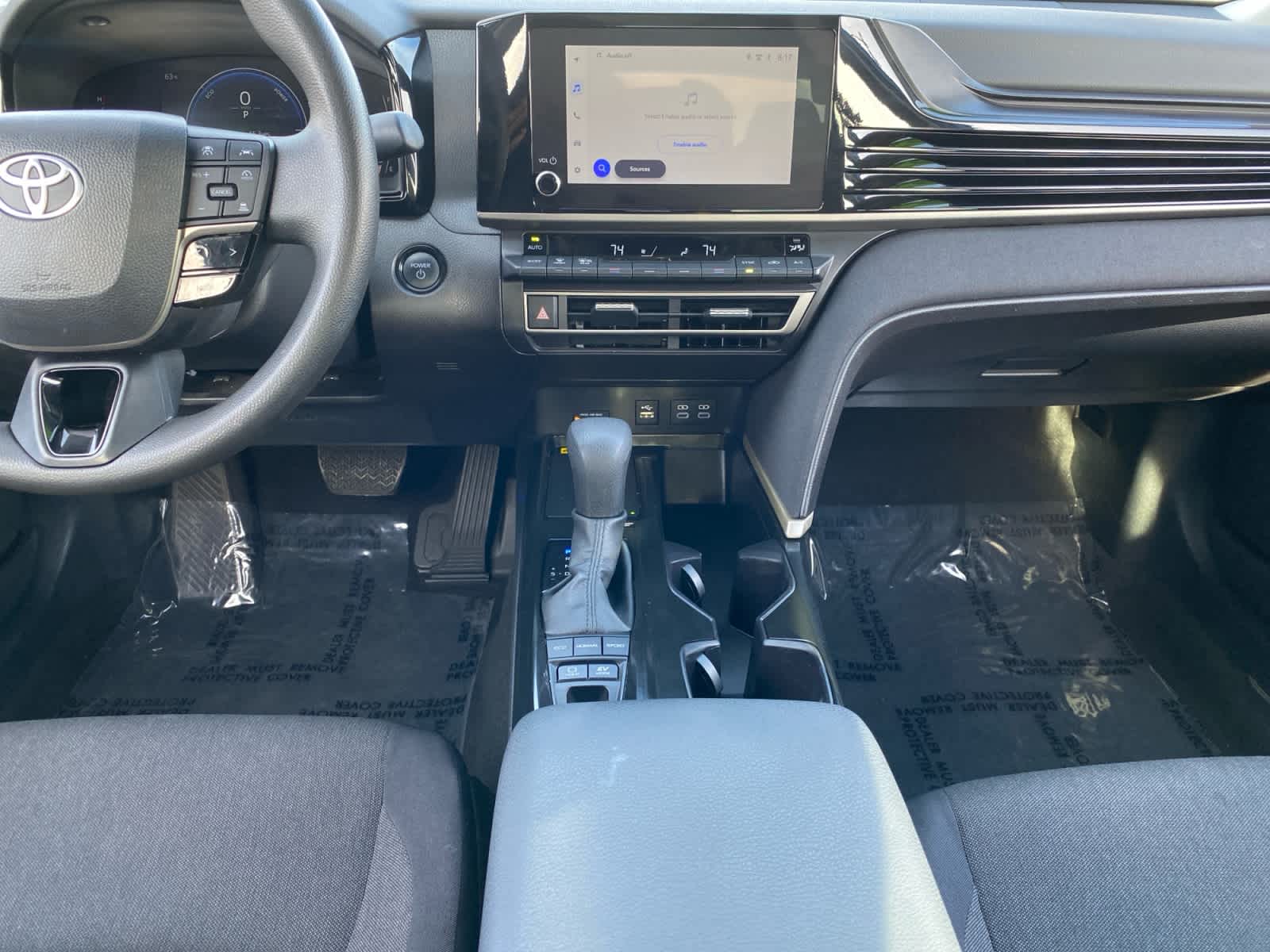 2025 Toyota Camry LE - Photo 11