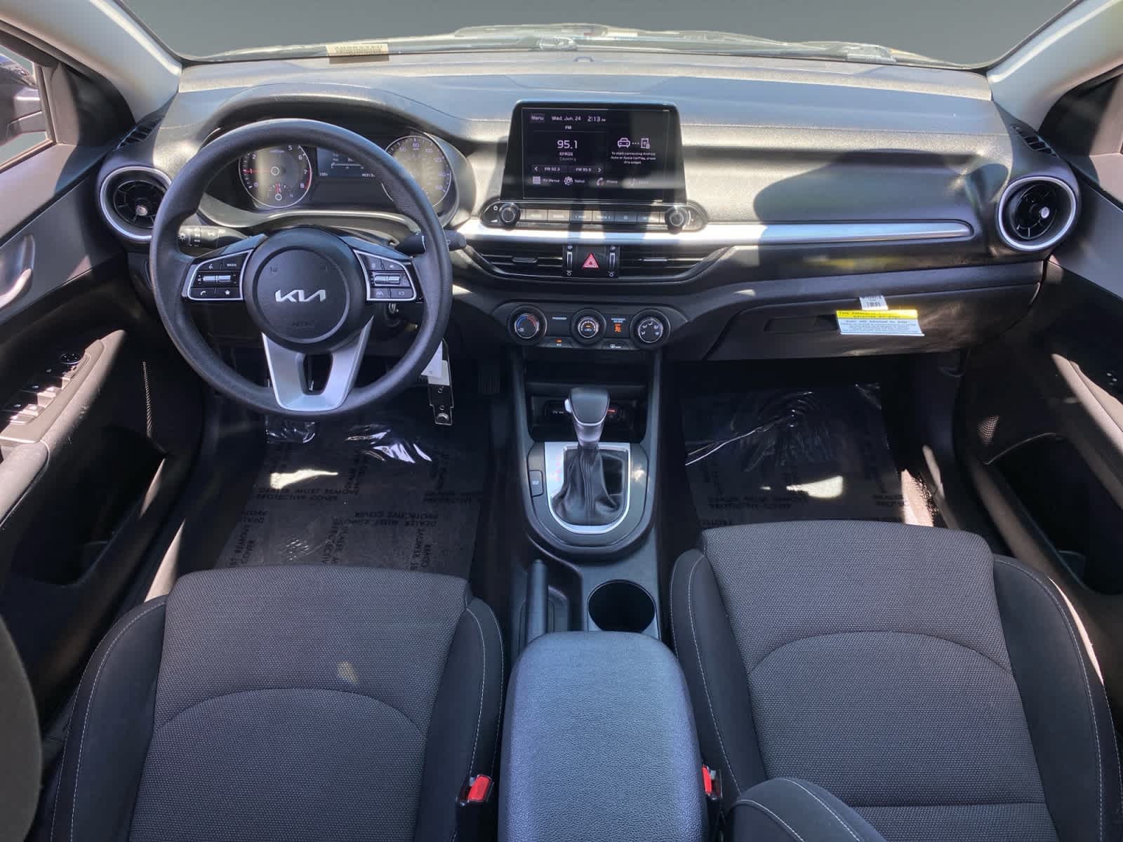 2024 Kia Forte LXS - Photo 10