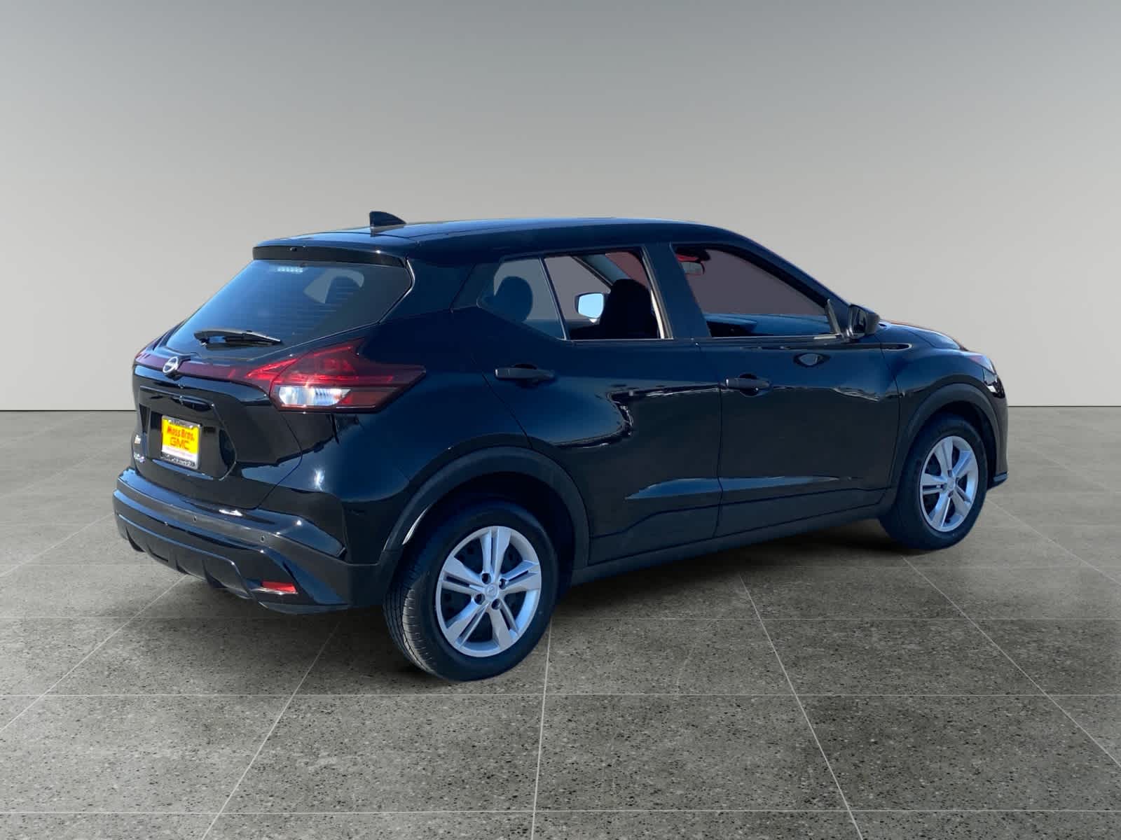 2024 Nissan Kicks S photo 5