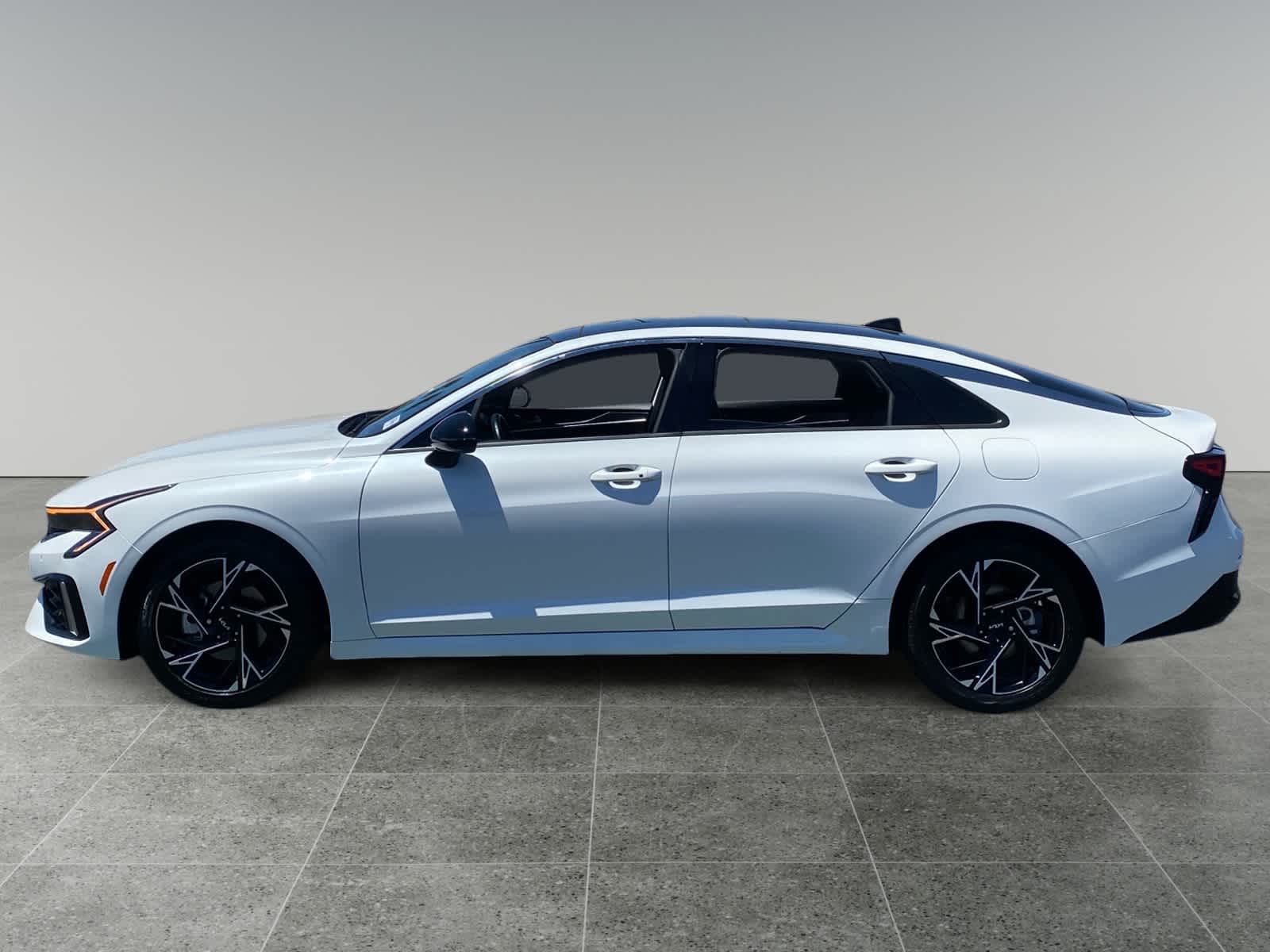 2025 Kia K5 GT-Line - Photo 2