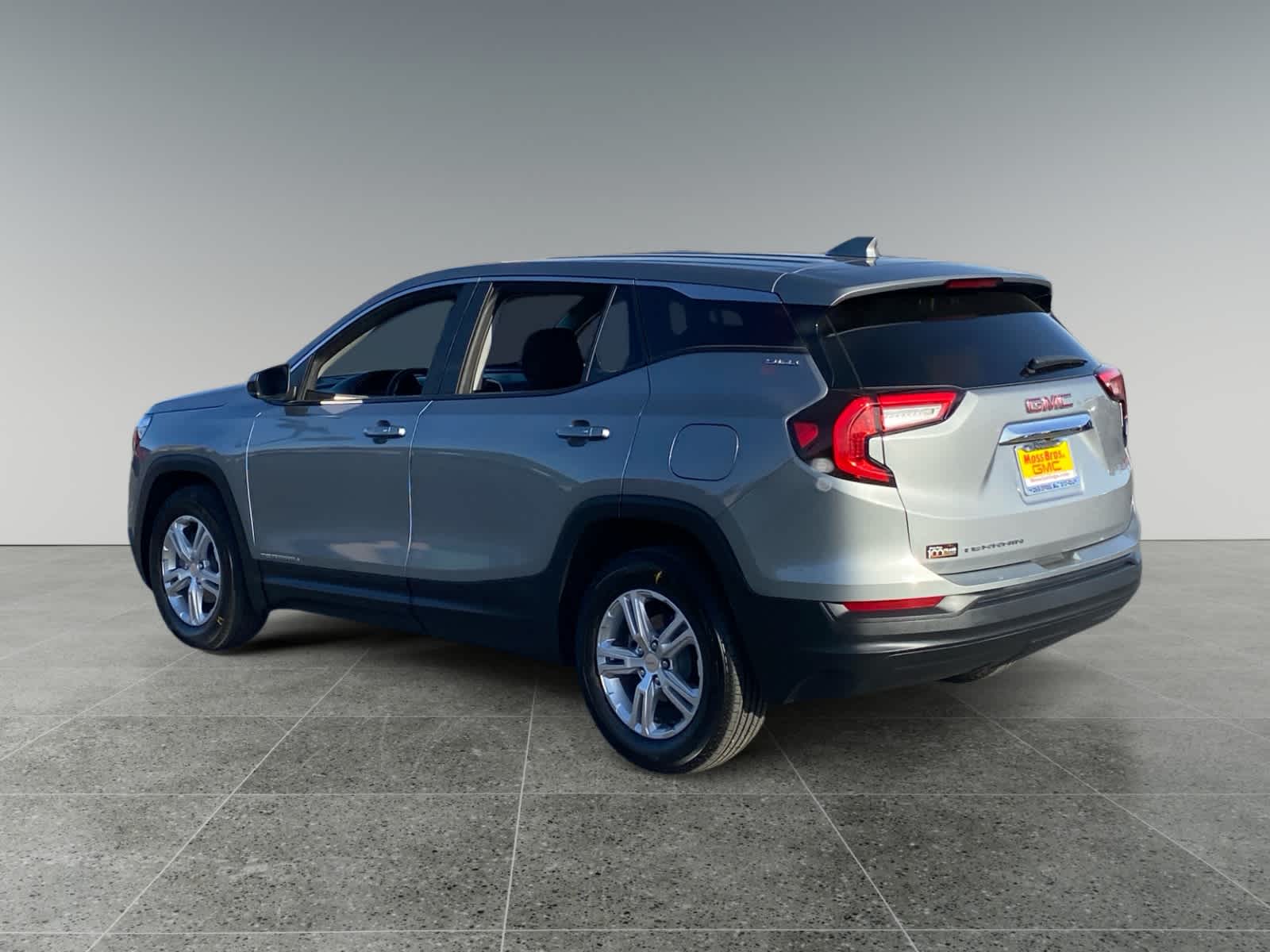 2024 GMC Terrain SLE photo 3