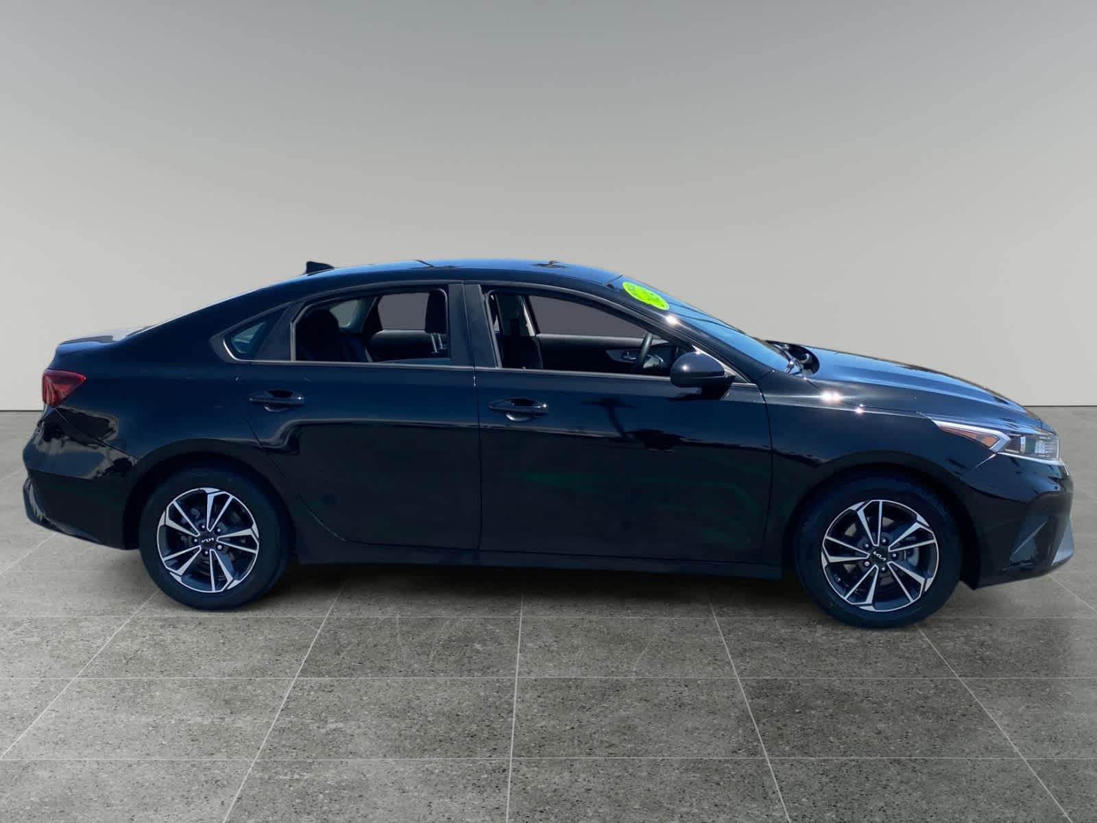2024 Kia Forte LXS - Photo 6