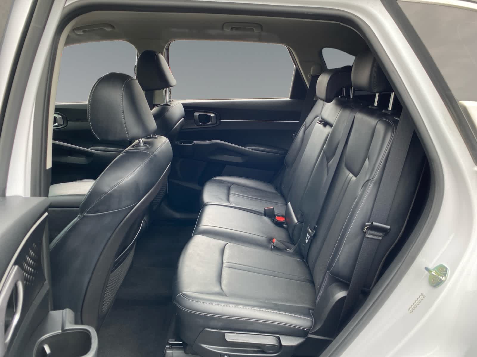 2021 Kia Sorento S - Photo 13