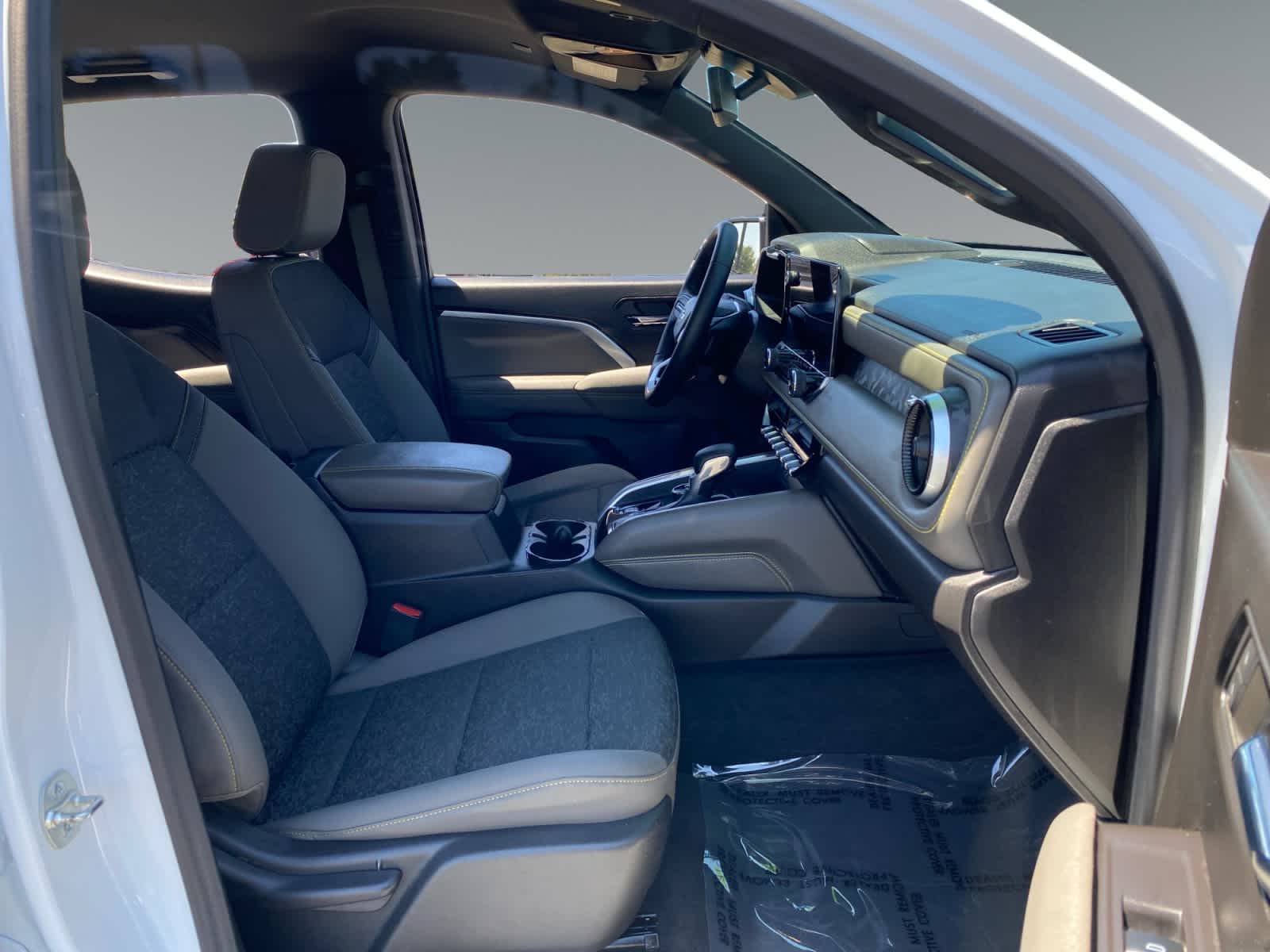 2024 Chevrolet Colorado ZR2 - Photo 15