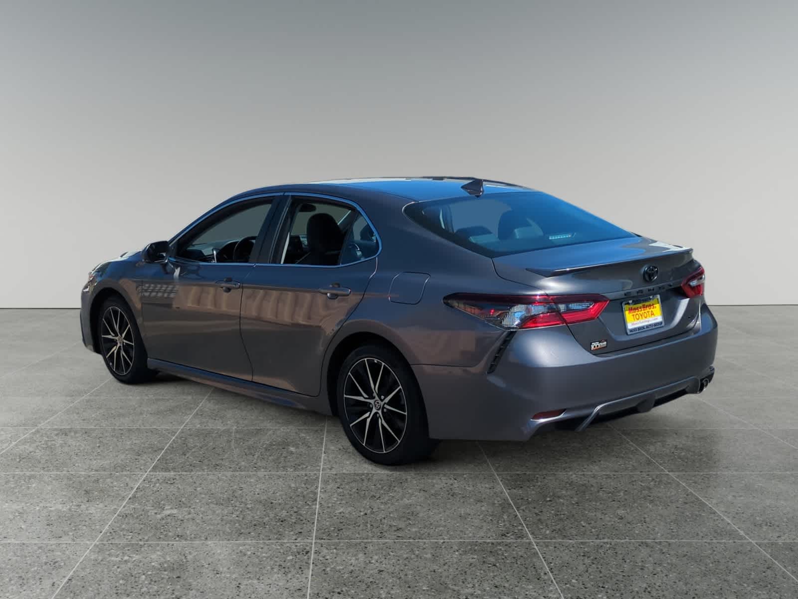 2023 Toyota Camry SE photo 3