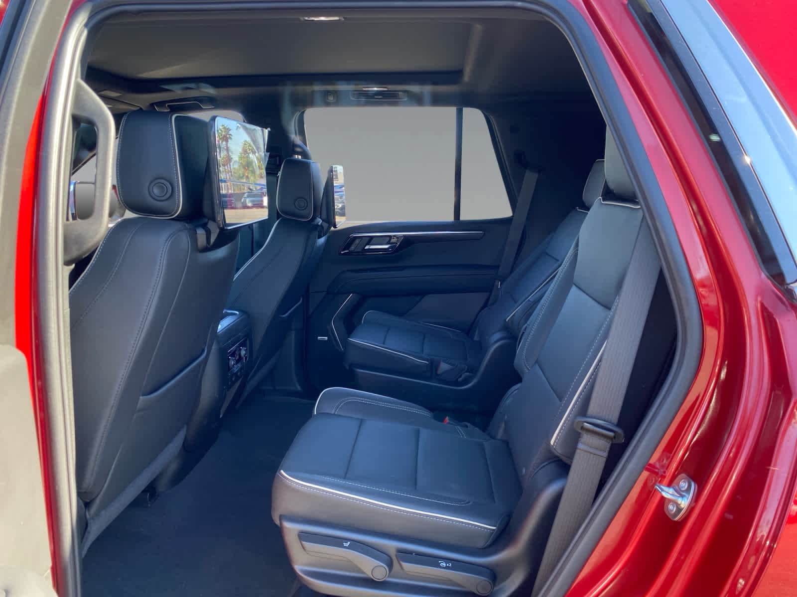 2025 Chevrolet Tahoe Premier - Photo 13
