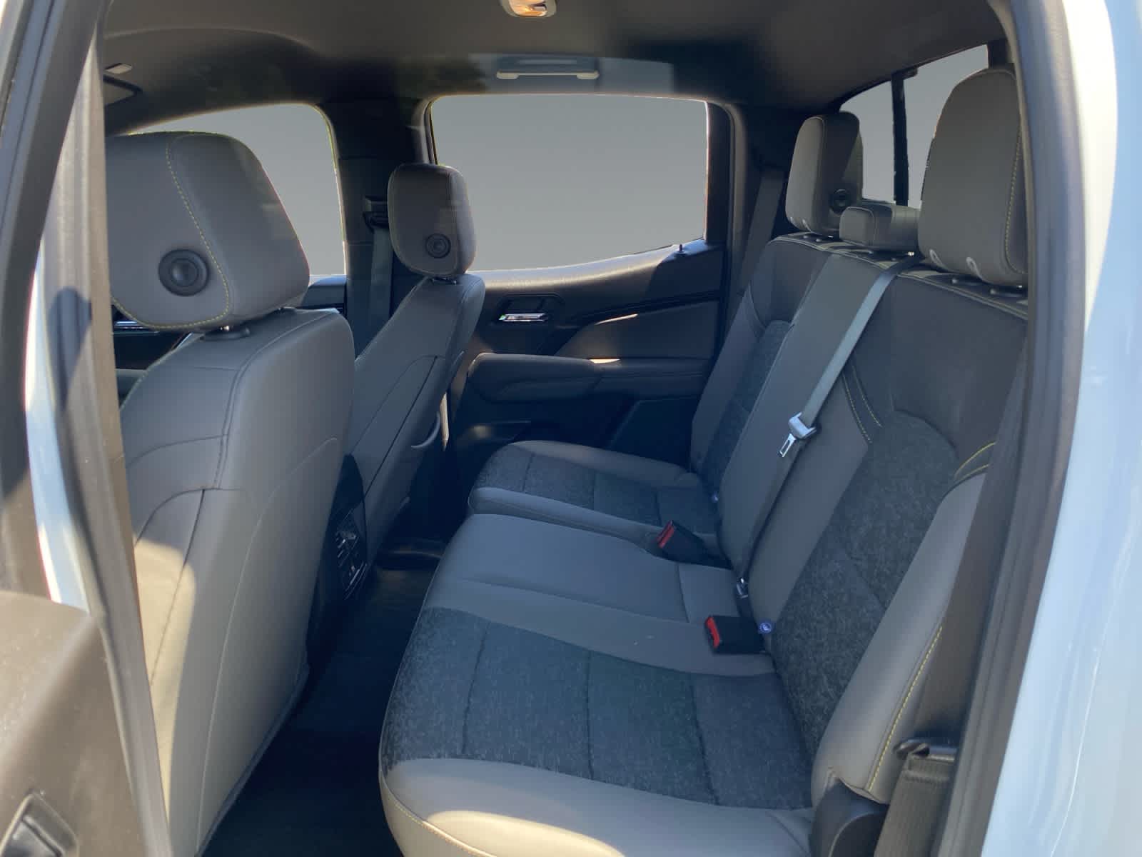 2024 Chevrolet Colorado ZR2 - Photo 13