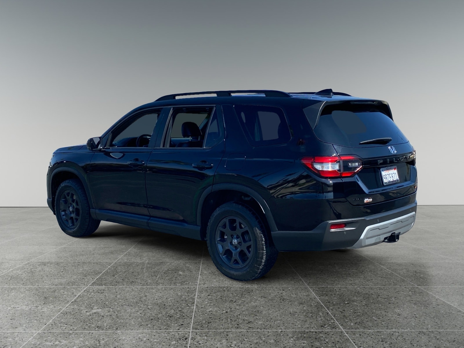 2025 Honda Pilot TrailSport photo 3