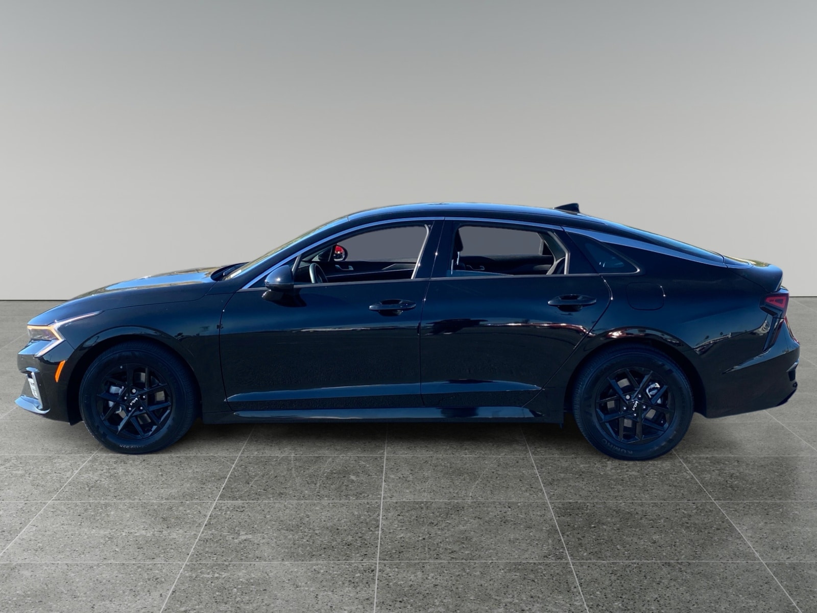 2025 Kia K5 LXS photo 2