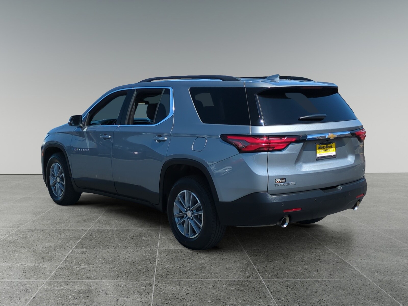 2023 Chevrolet Traverse Cloth 1LT photo 2