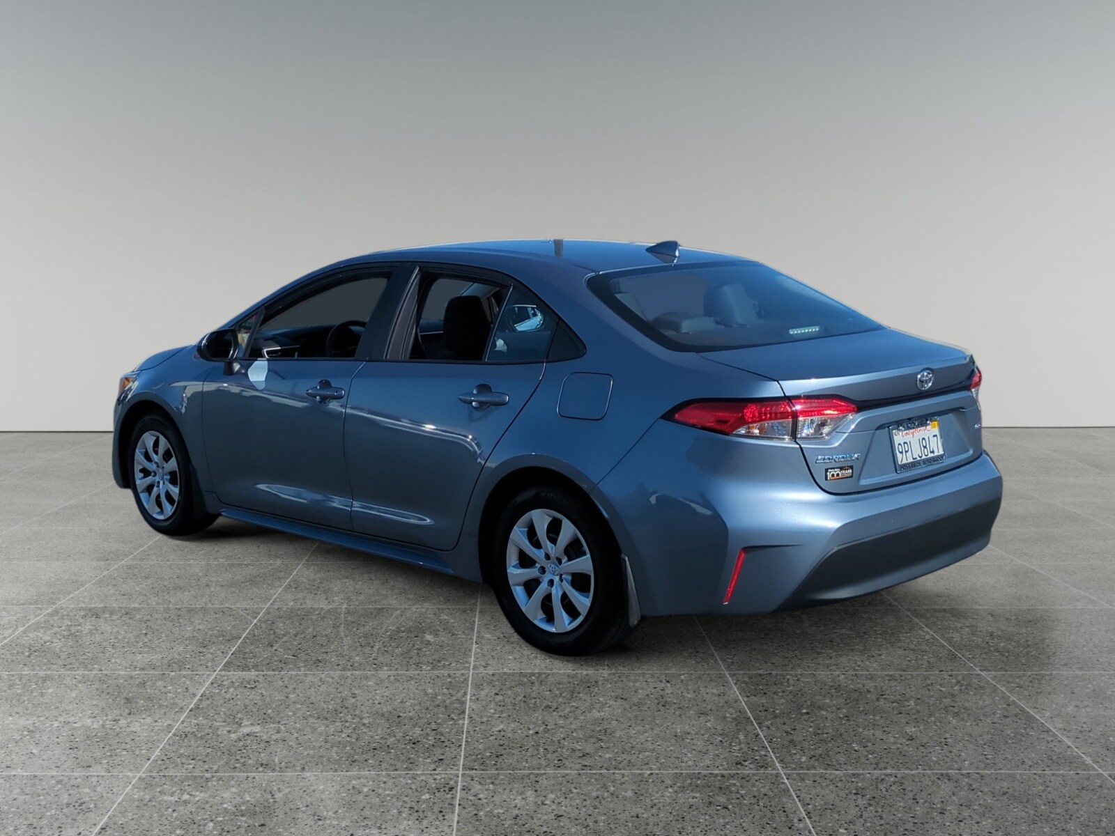 2025 Toyota Corolla LE photo 3