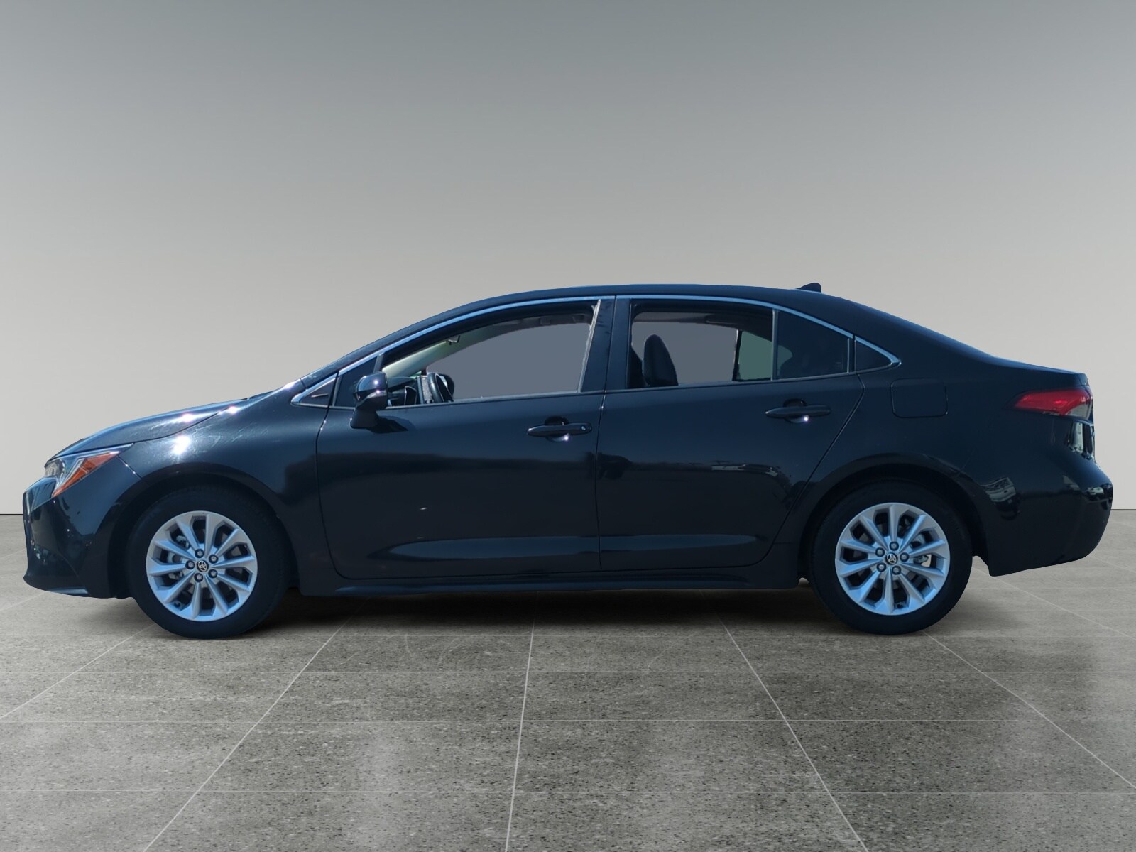 2020 Toyota Corolla XLE photo 2