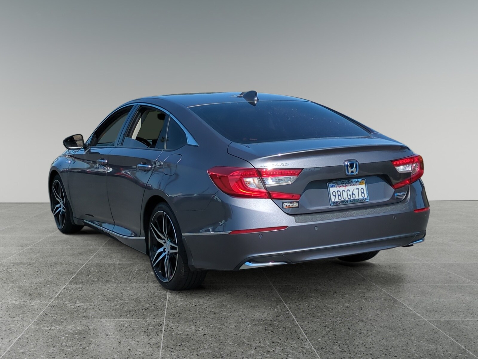 2022 Honda Accord Hybrid Touring photo 2