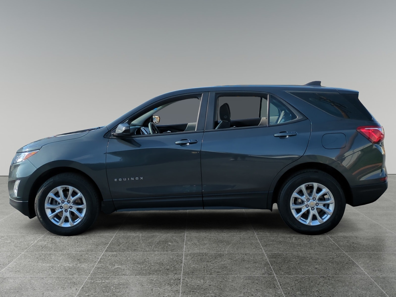 Used 2020 Chevrolet Equinox LS with VIN 2GNAXSEV8L6256342 for sale in Moreno Valley, CA