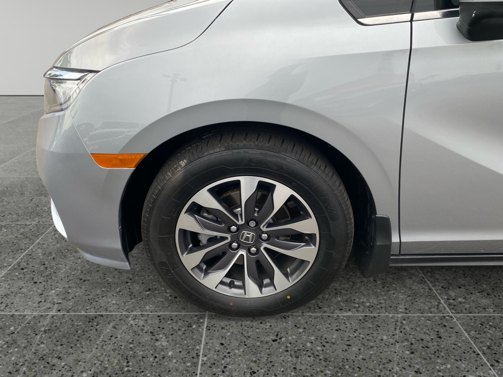 2024 Honda Odyssey EX-L - Photo 14