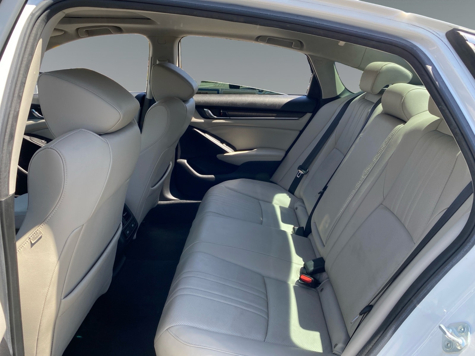 2022 Honda Accord Hybrid EX-L - Photo 12