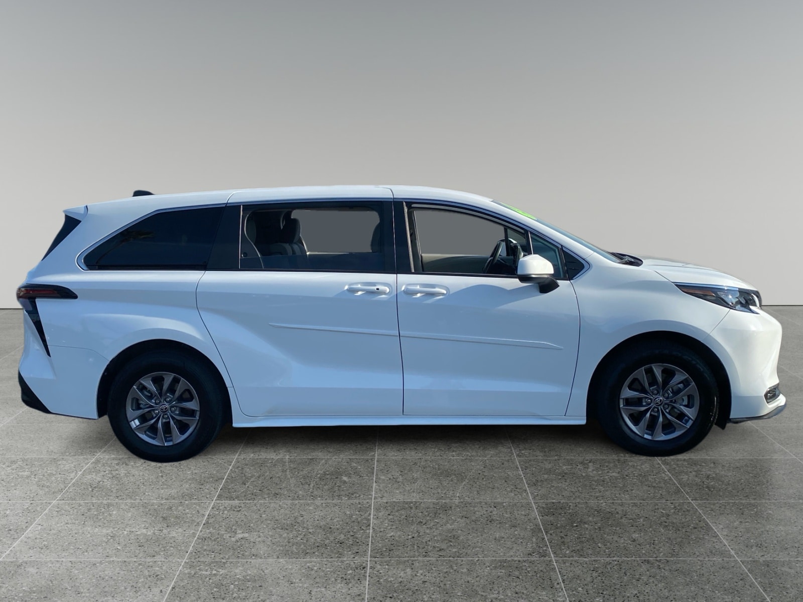 2024 Toyota Sienna LE - Photo 6