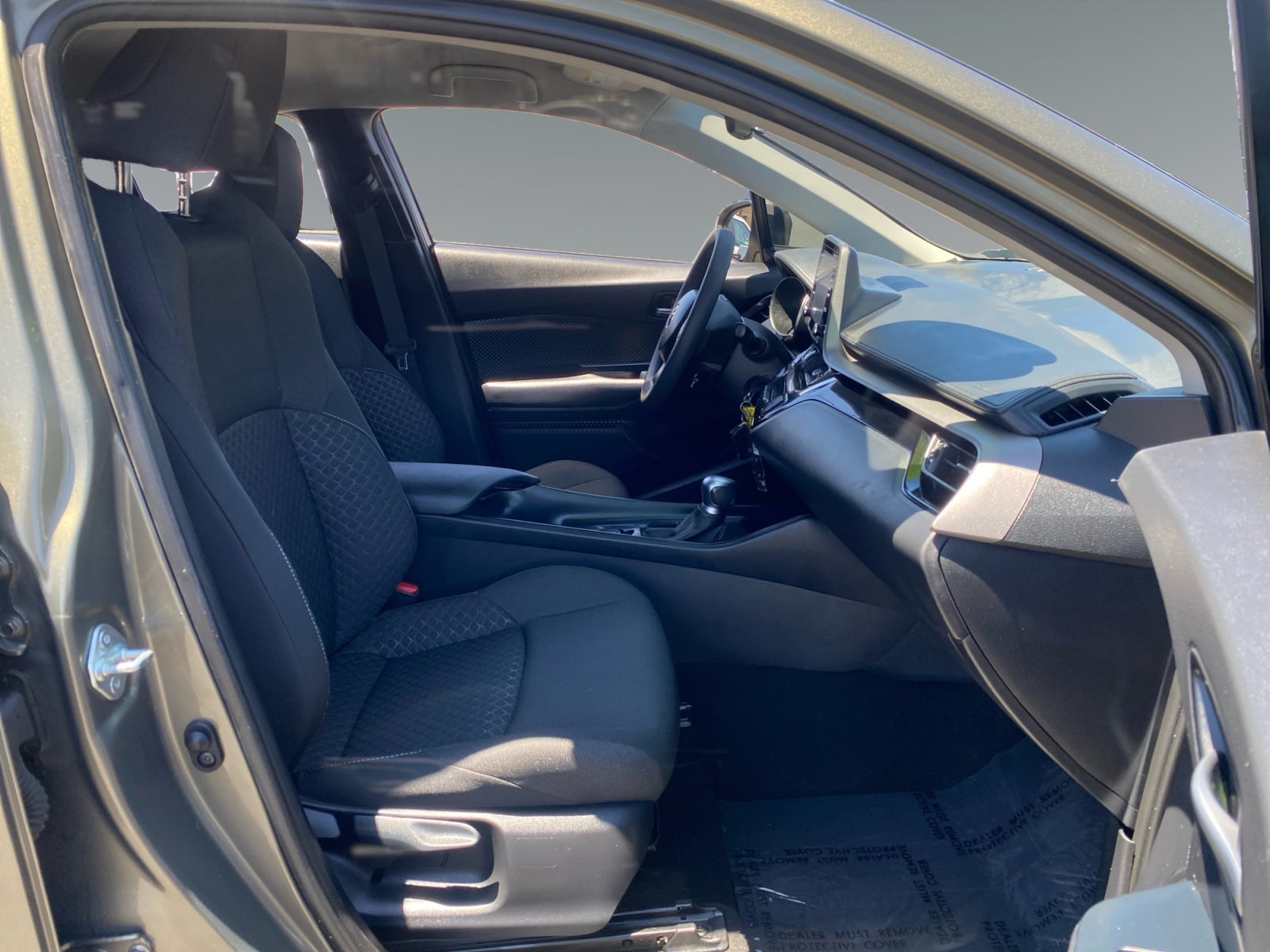 2021 Toyota C-HR LE - Photo 15
