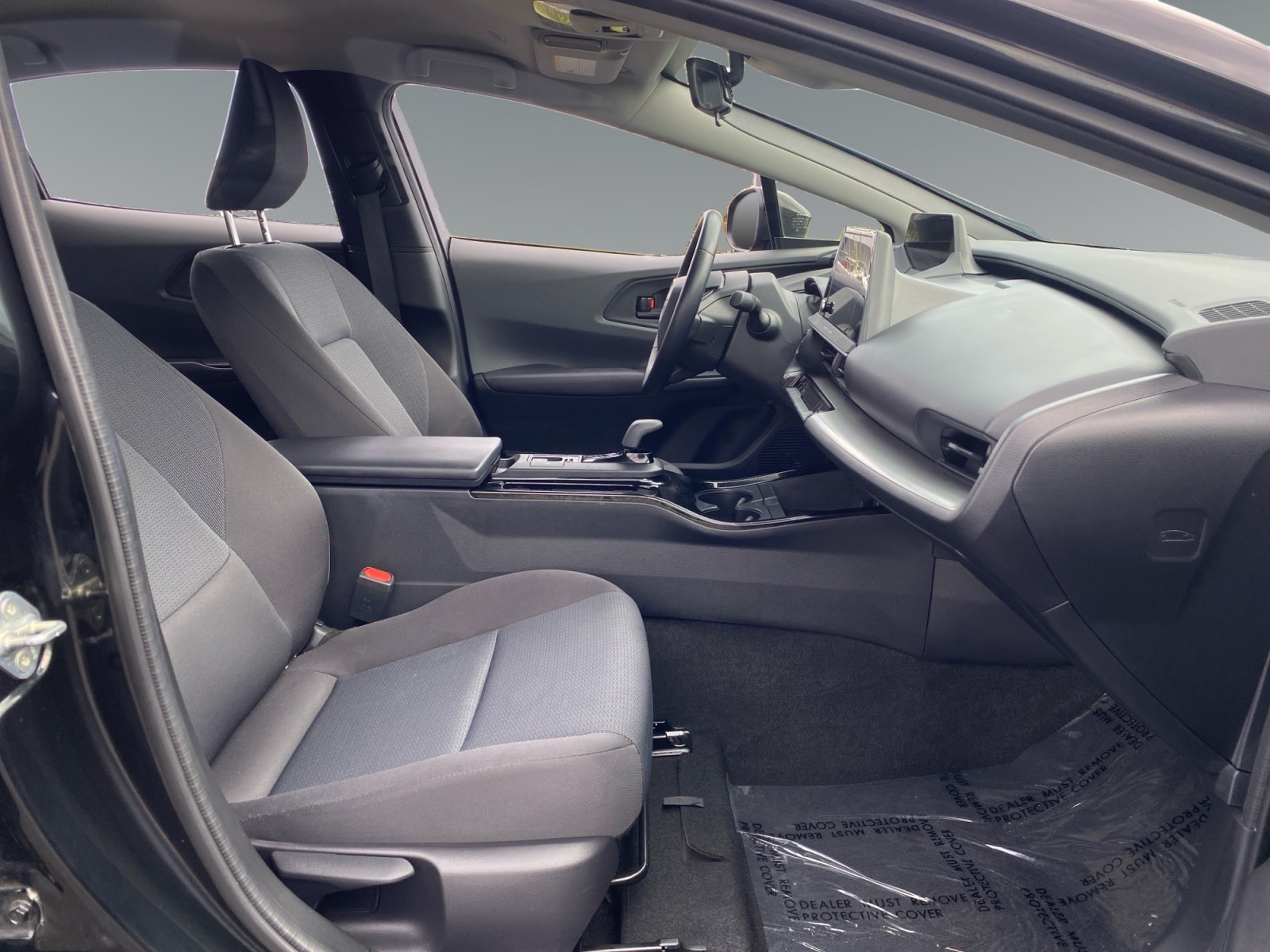 2025 Toyota Prius LE - Photo 15