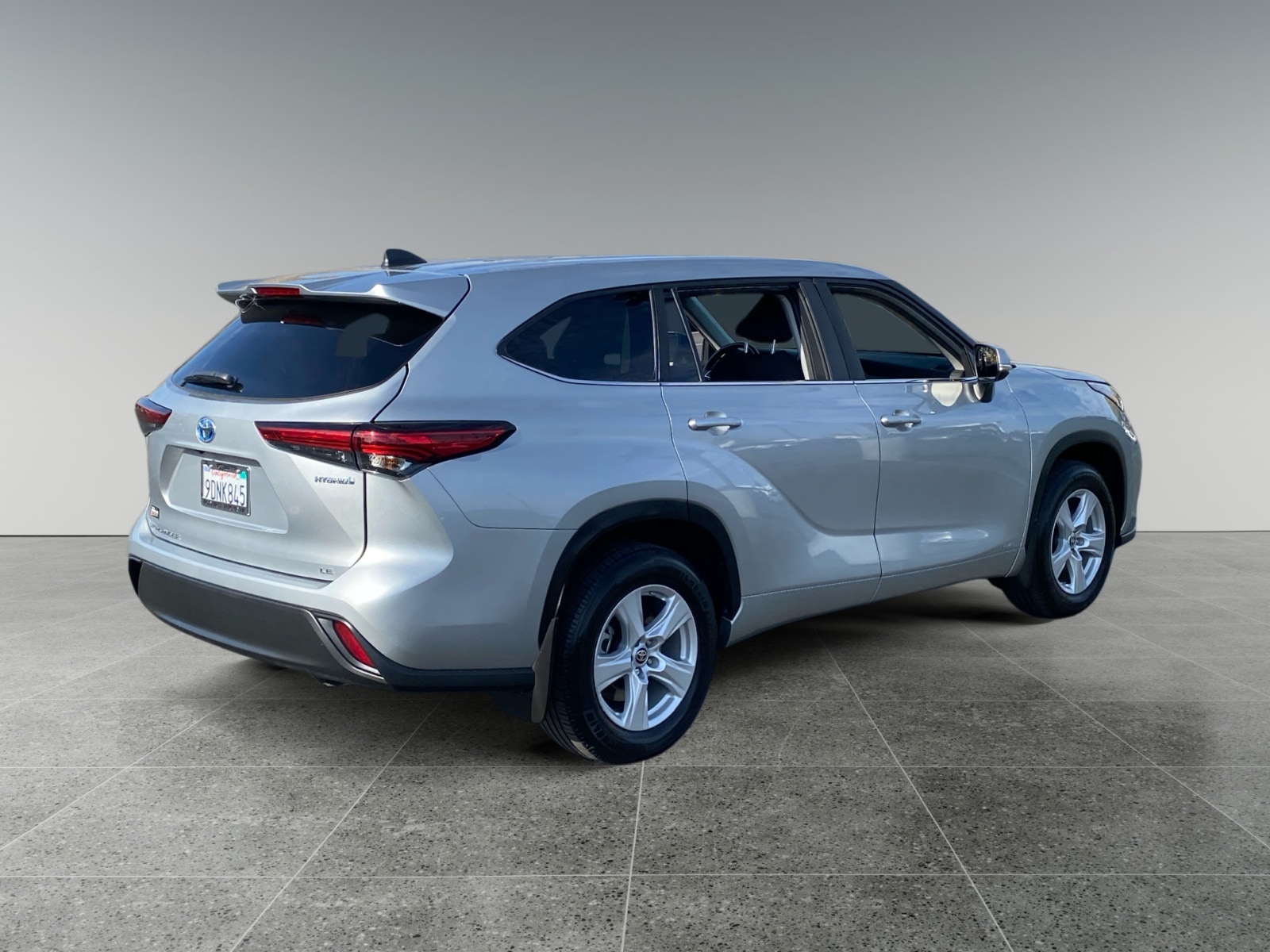 2023 Toyota Highlander LE - Photo 5