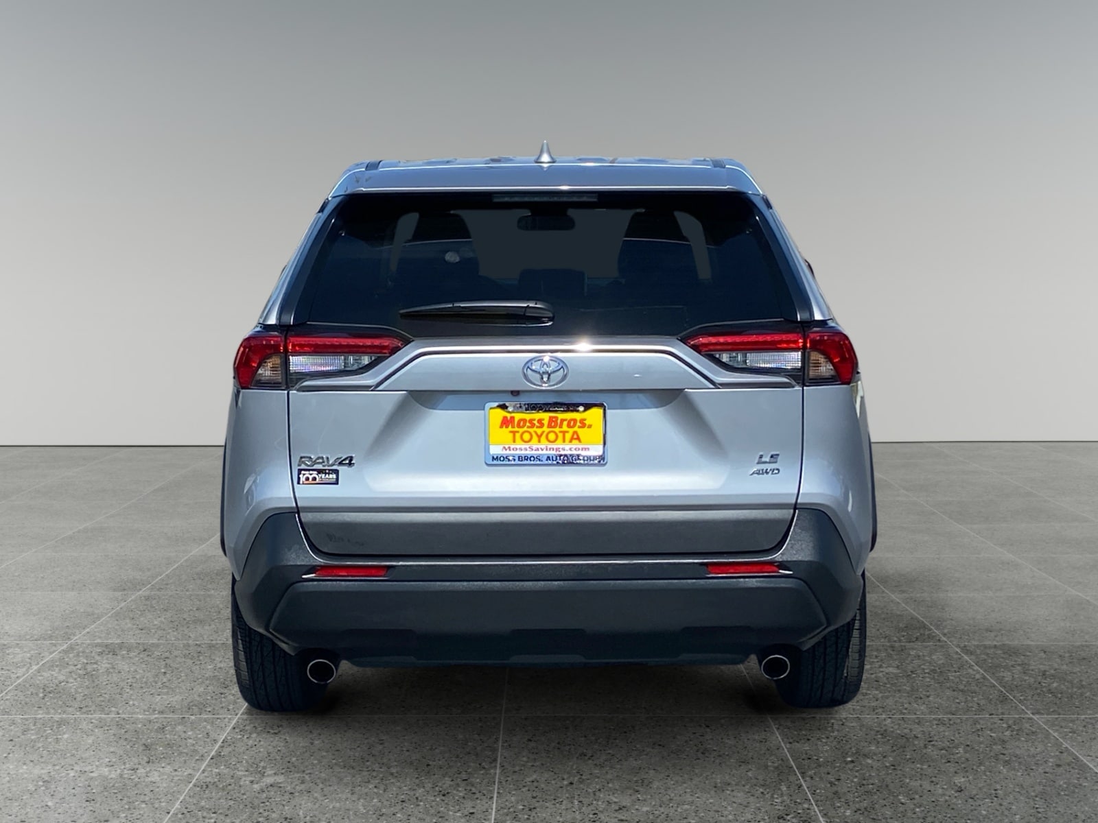 2025 Toyota RAV4 LE - Photo 4