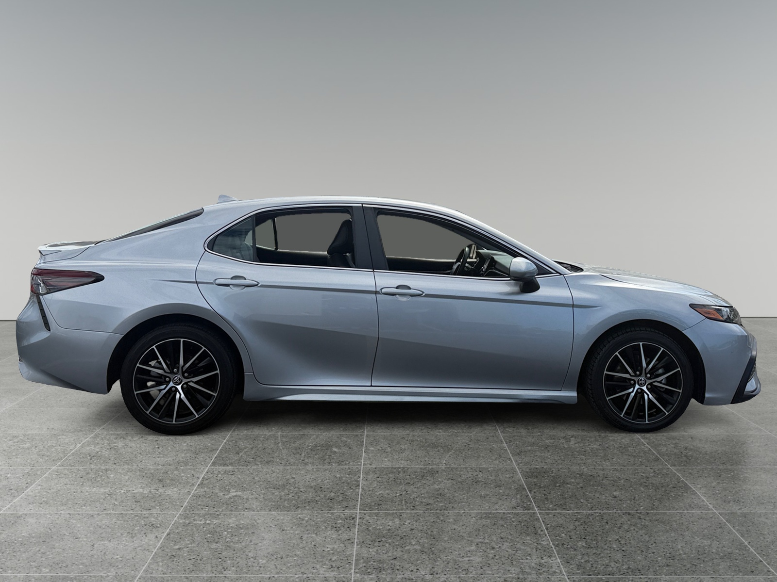 2024 Toyota Camry SE - Photo 6