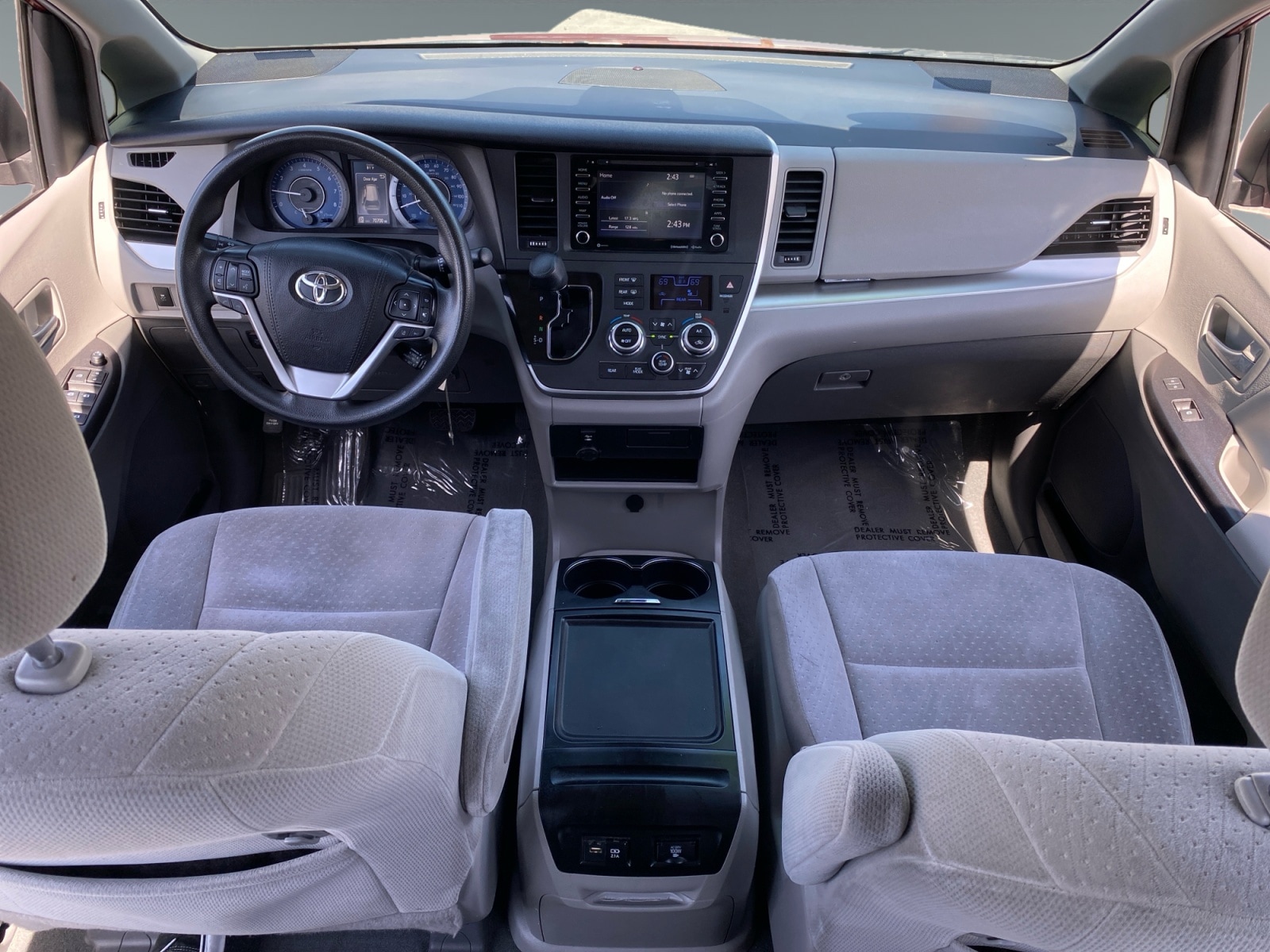 2020 Toyota Sienna LE - Photo 10