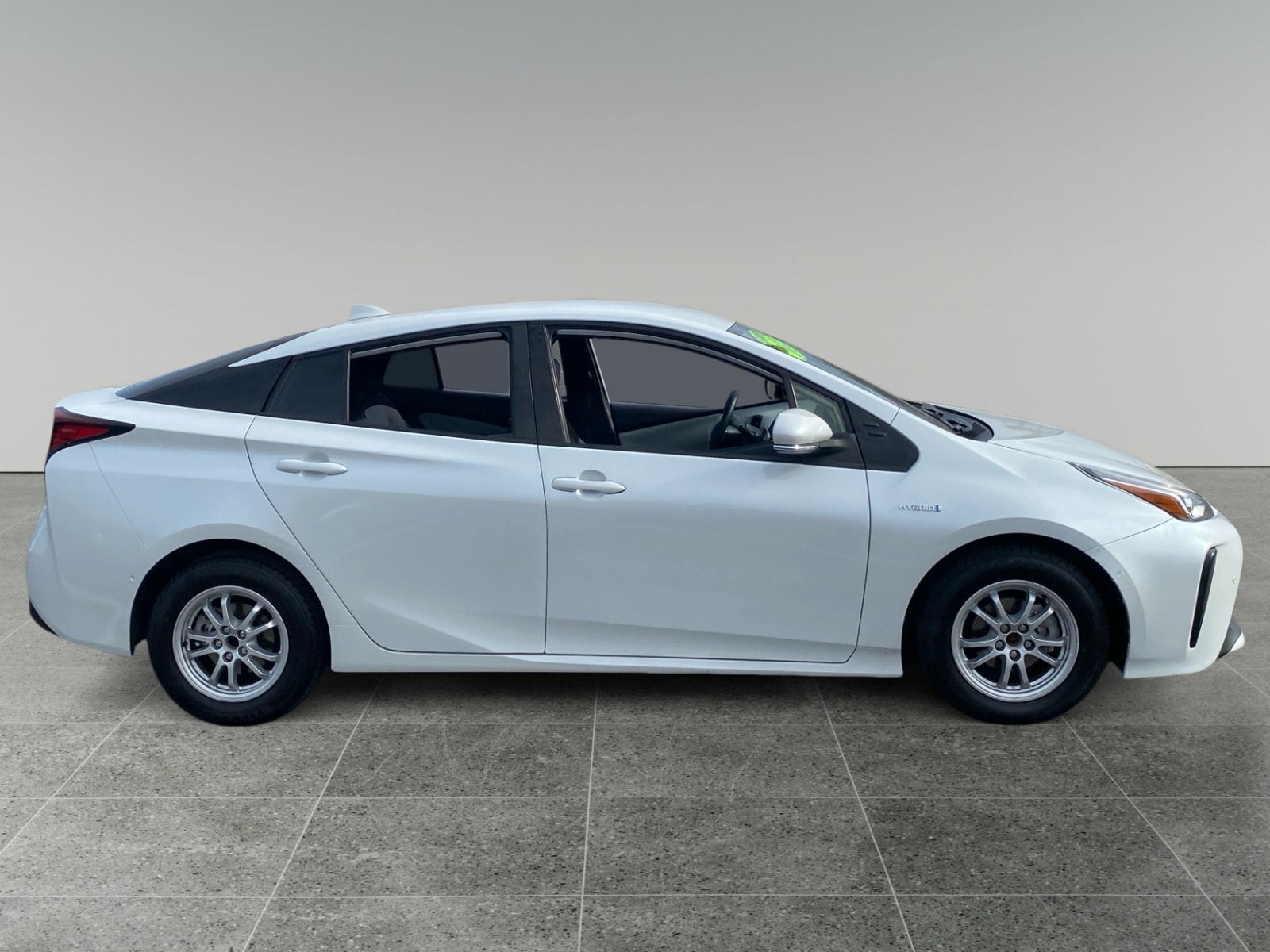 2022 Toyota Prius LE - Photo 6
