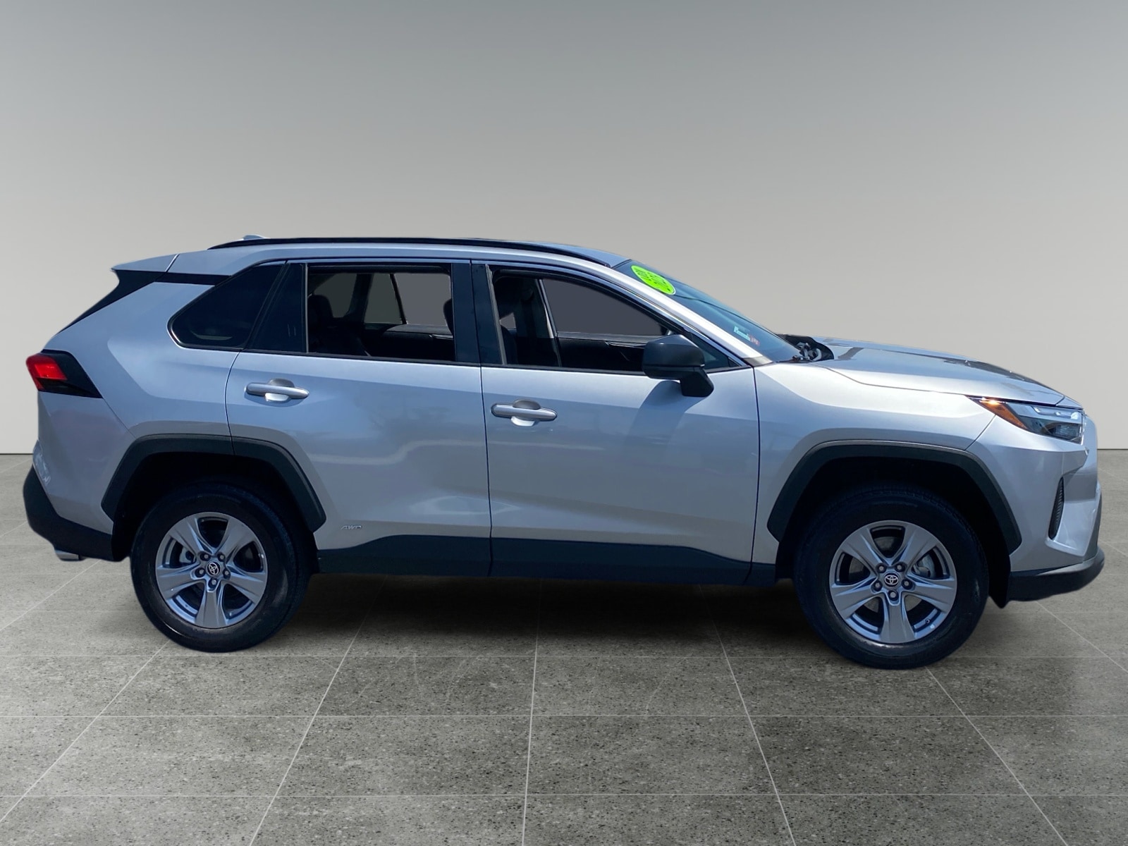 2023 Toyota RAV4 LE - Photo 6