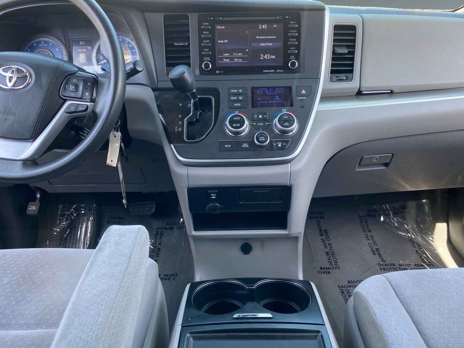 2020 Toyota Sienna LE - Photo 11