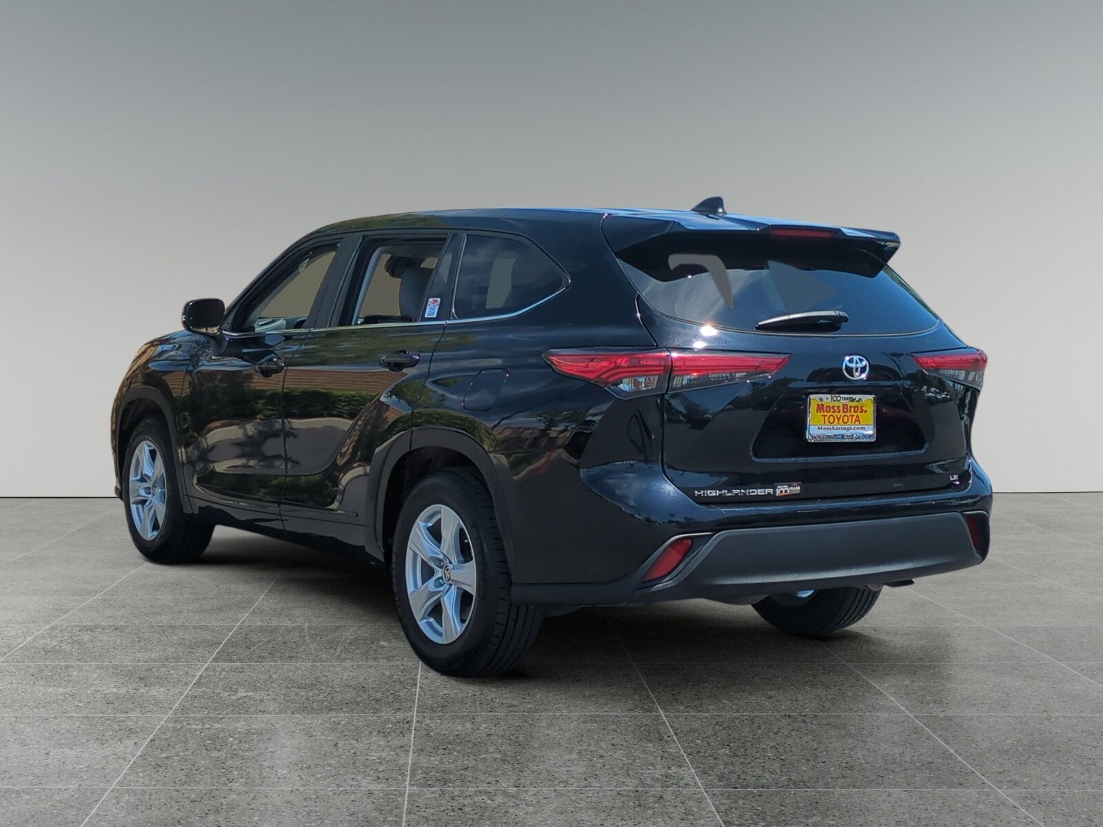 2023 Toyota Highlander LE photo 3