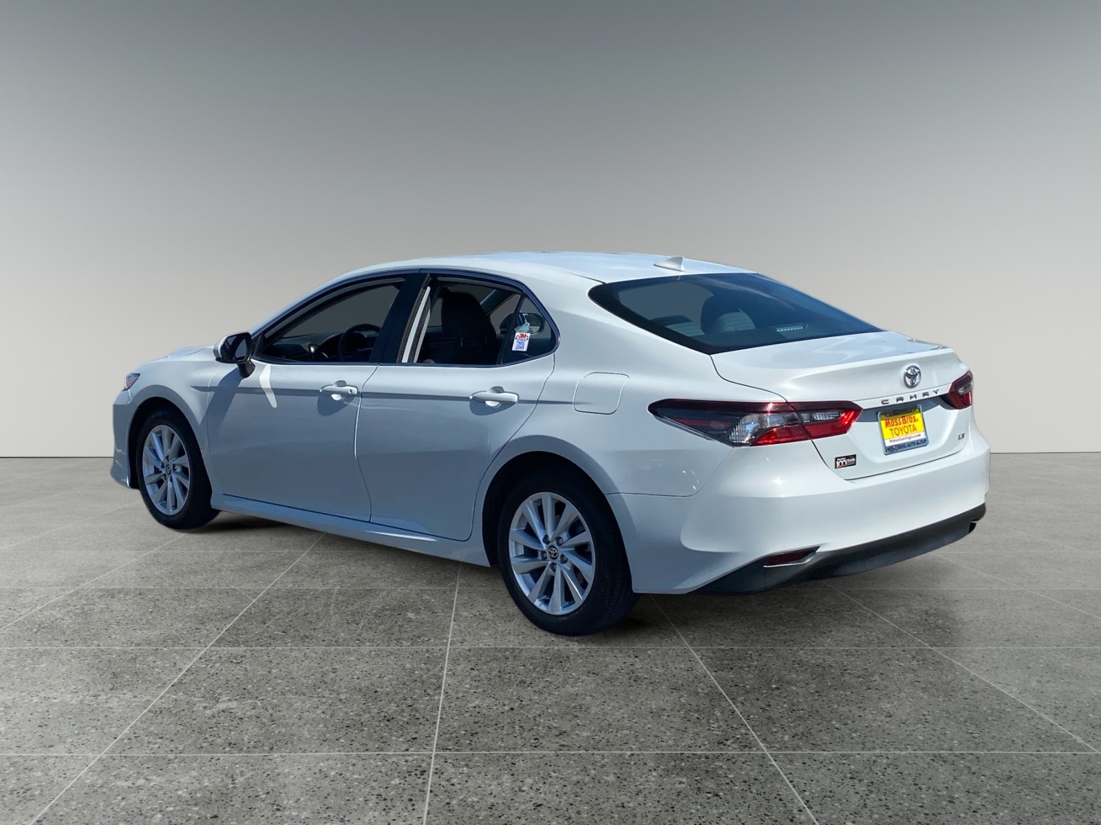 2022 Toyota Camry LE photo 3