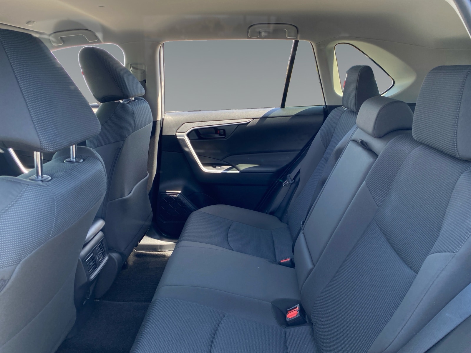 2024 Toyota RAV4 LE - Photo 13