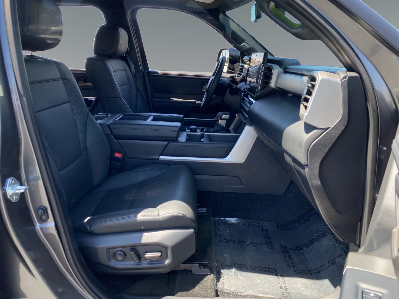 2025 Toyota Tundra Limited - Photo 15