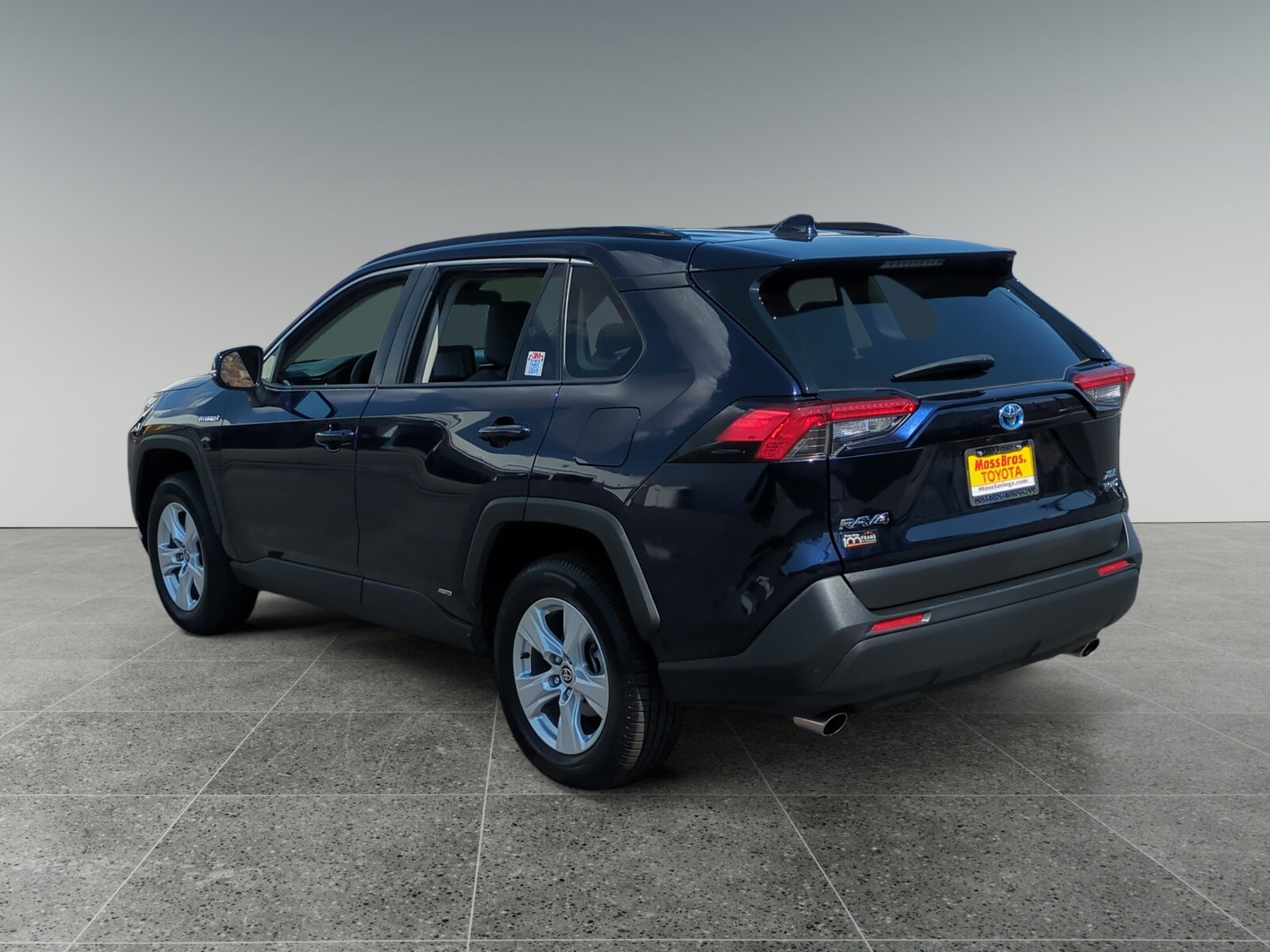 2021 Toyota RAV4 Hybrid XLE photo 2