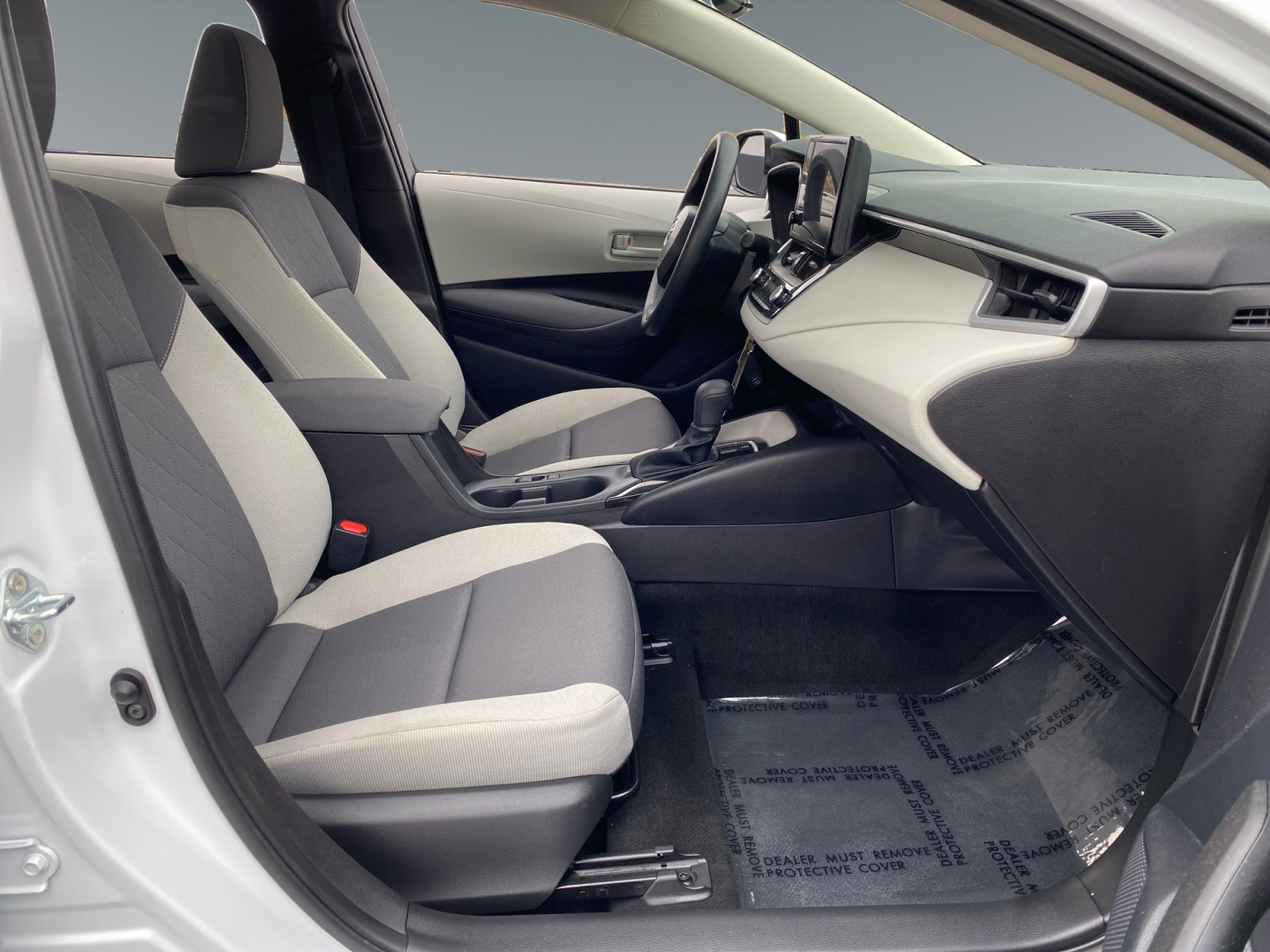 2026 Toyota Corolla LE - Photo 15