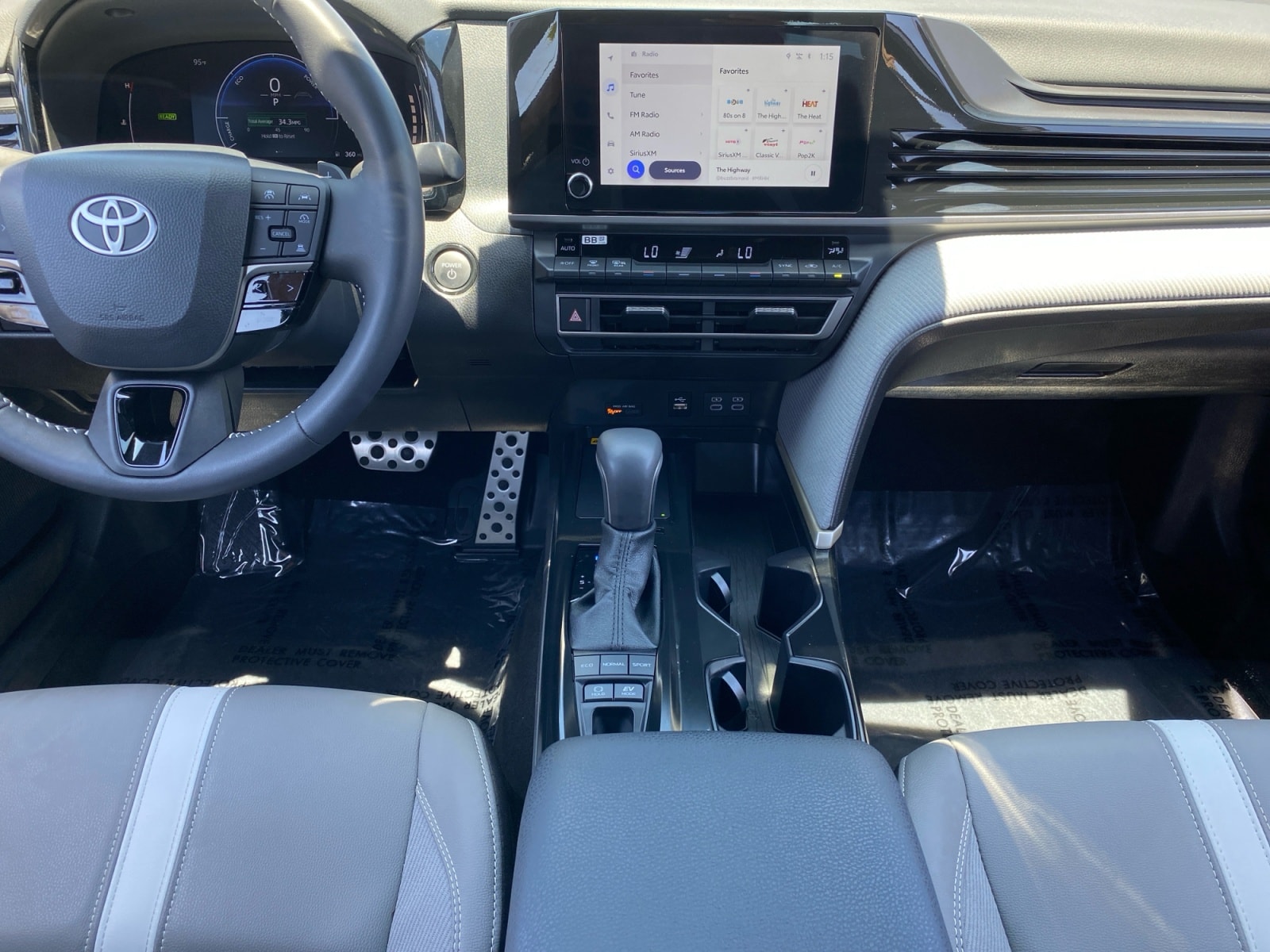 2026 Toyota Camry SE - Photo 11