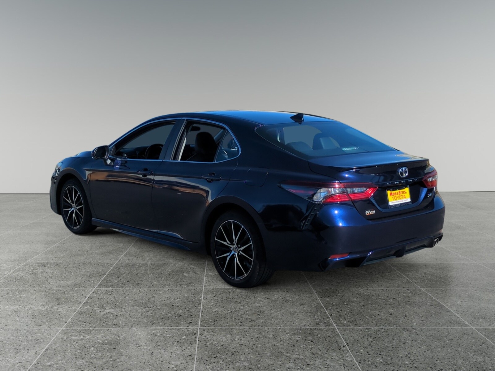 2022 Toyota Camry SE photo 3