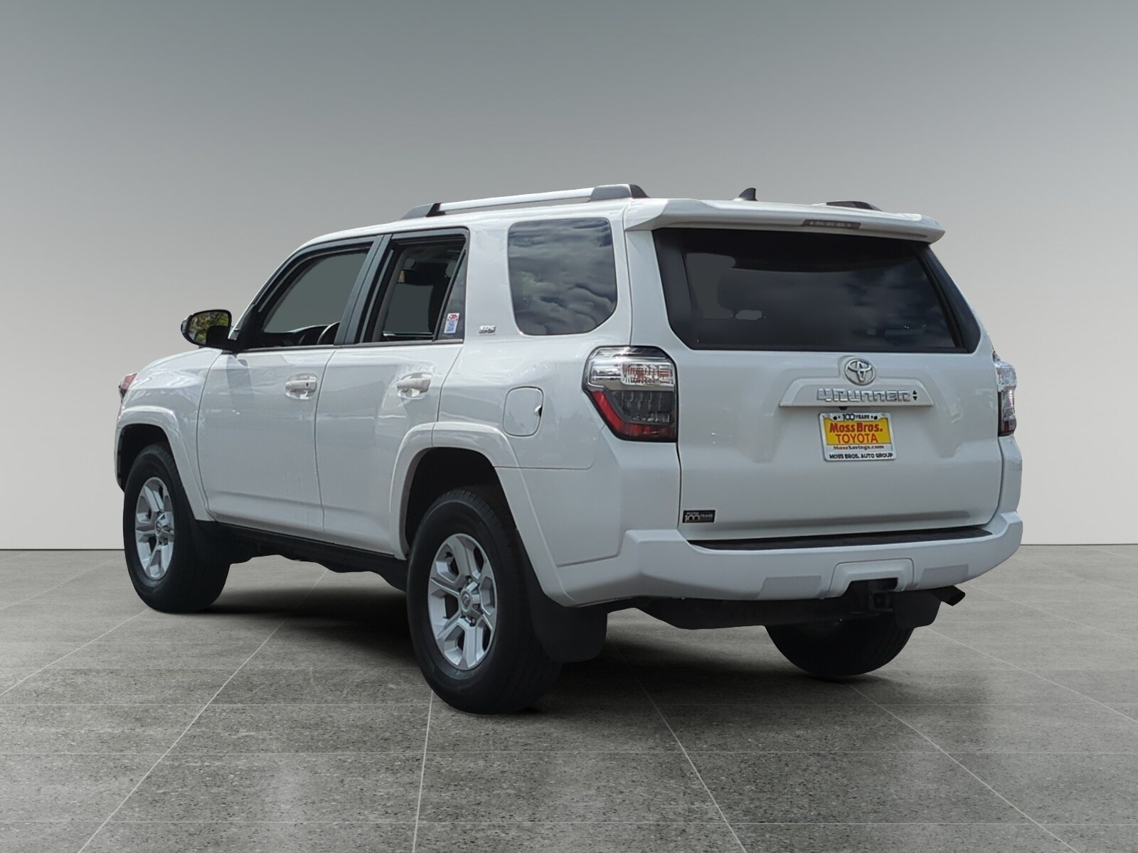 2022 Toyota 4Runner SR5 photo 3