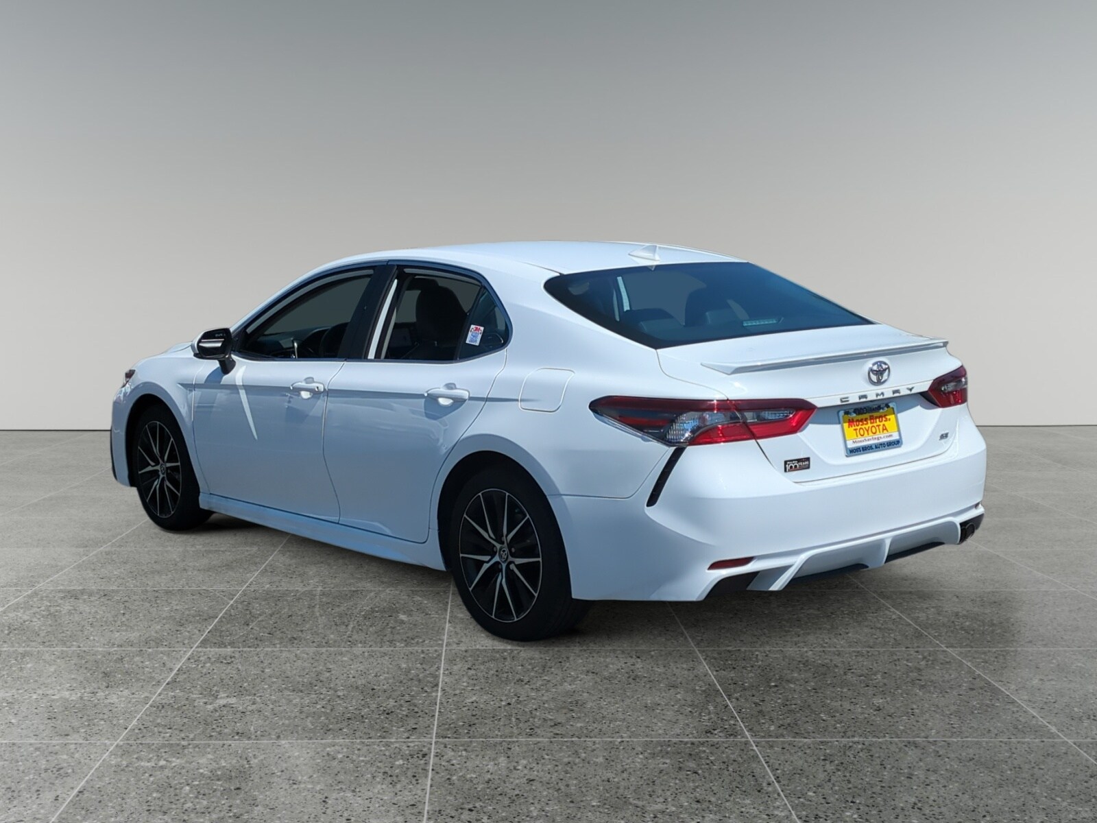 2024 Toyota Camry SE photo 3