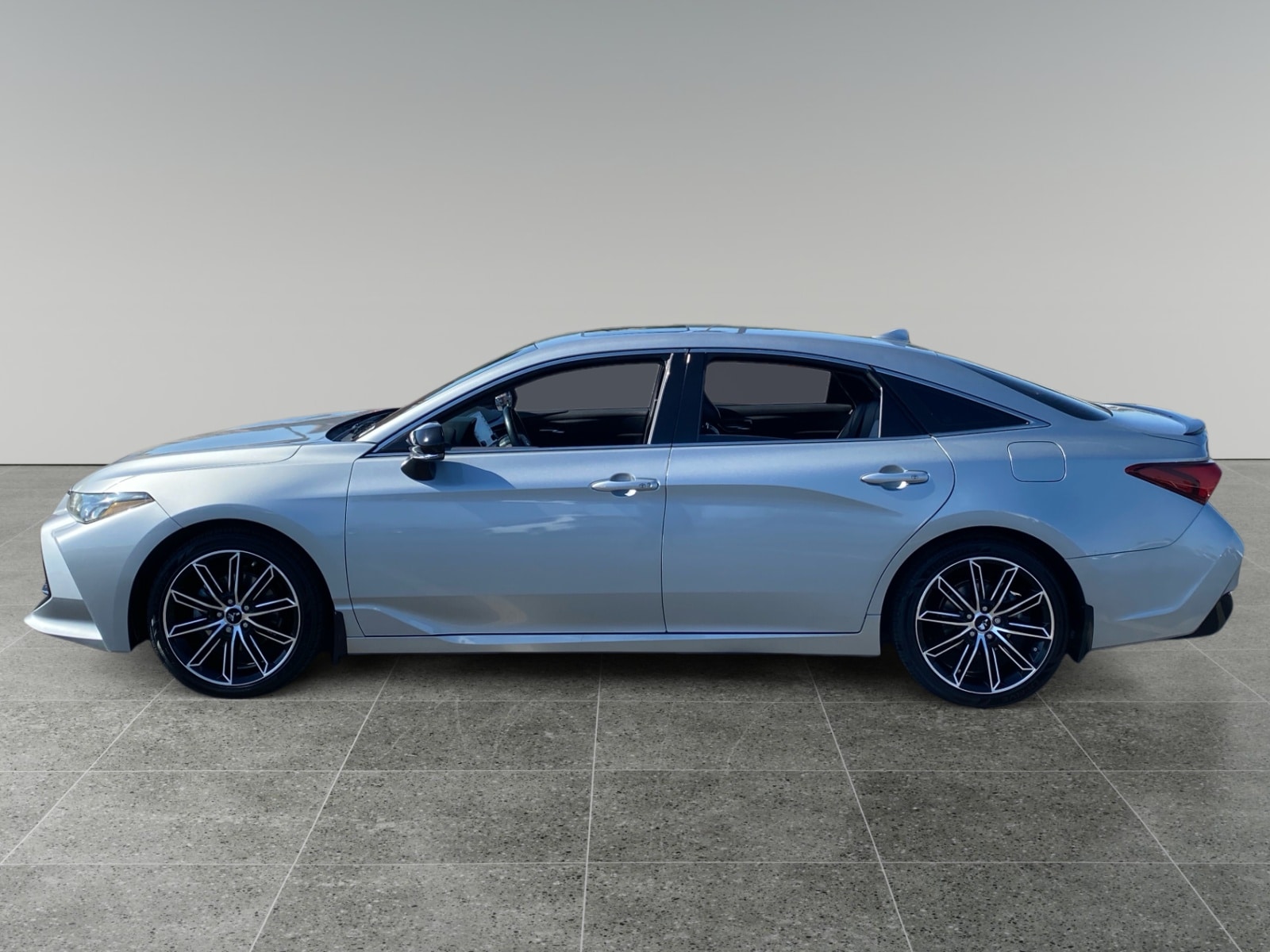2019 Toyota Avalon XSE photo 2