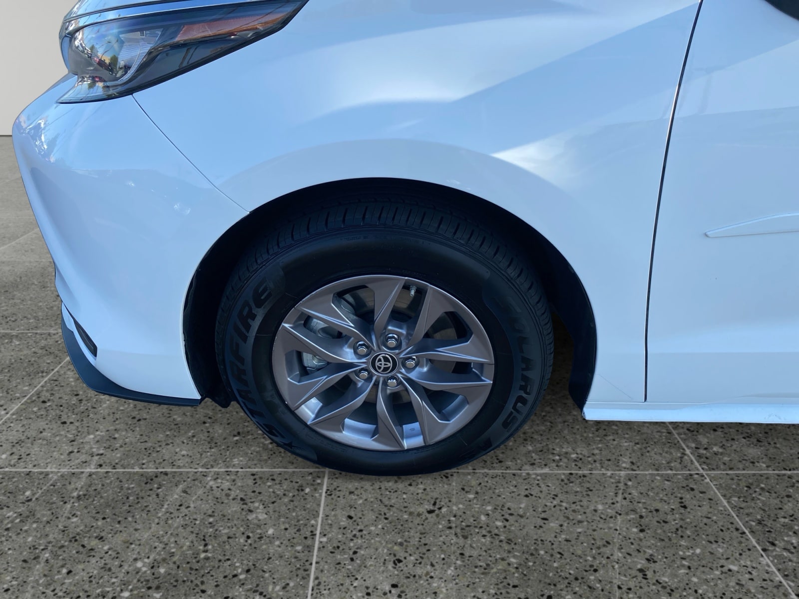 2024 Toyota Sienna LE - Photo 14